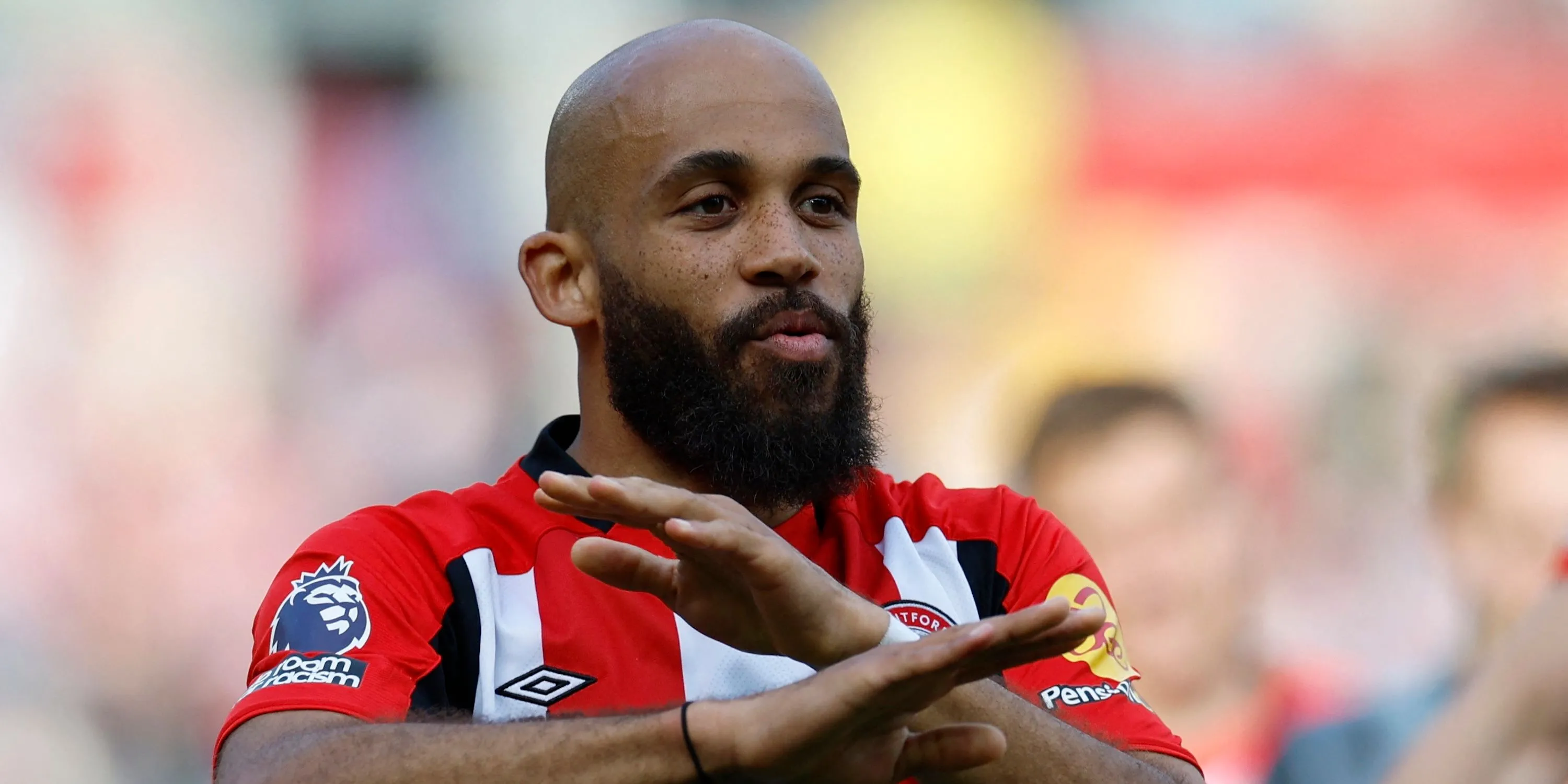 Bryan Mbeumo cầu thủ chạy cánh của Brentford ăn mừng bàn thắng tại Premier League