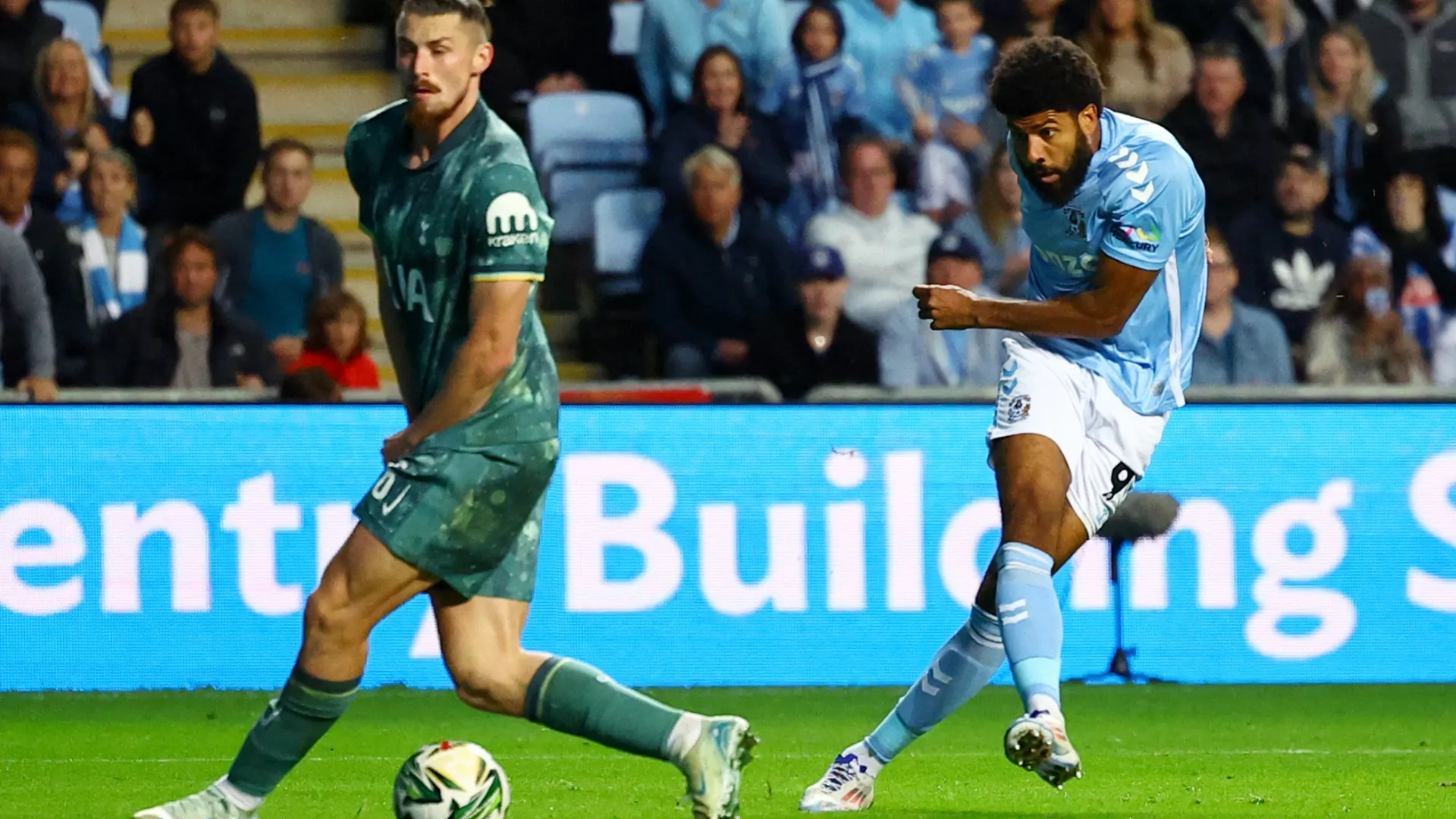 Ellis Simms trong màu áo Coventry City.