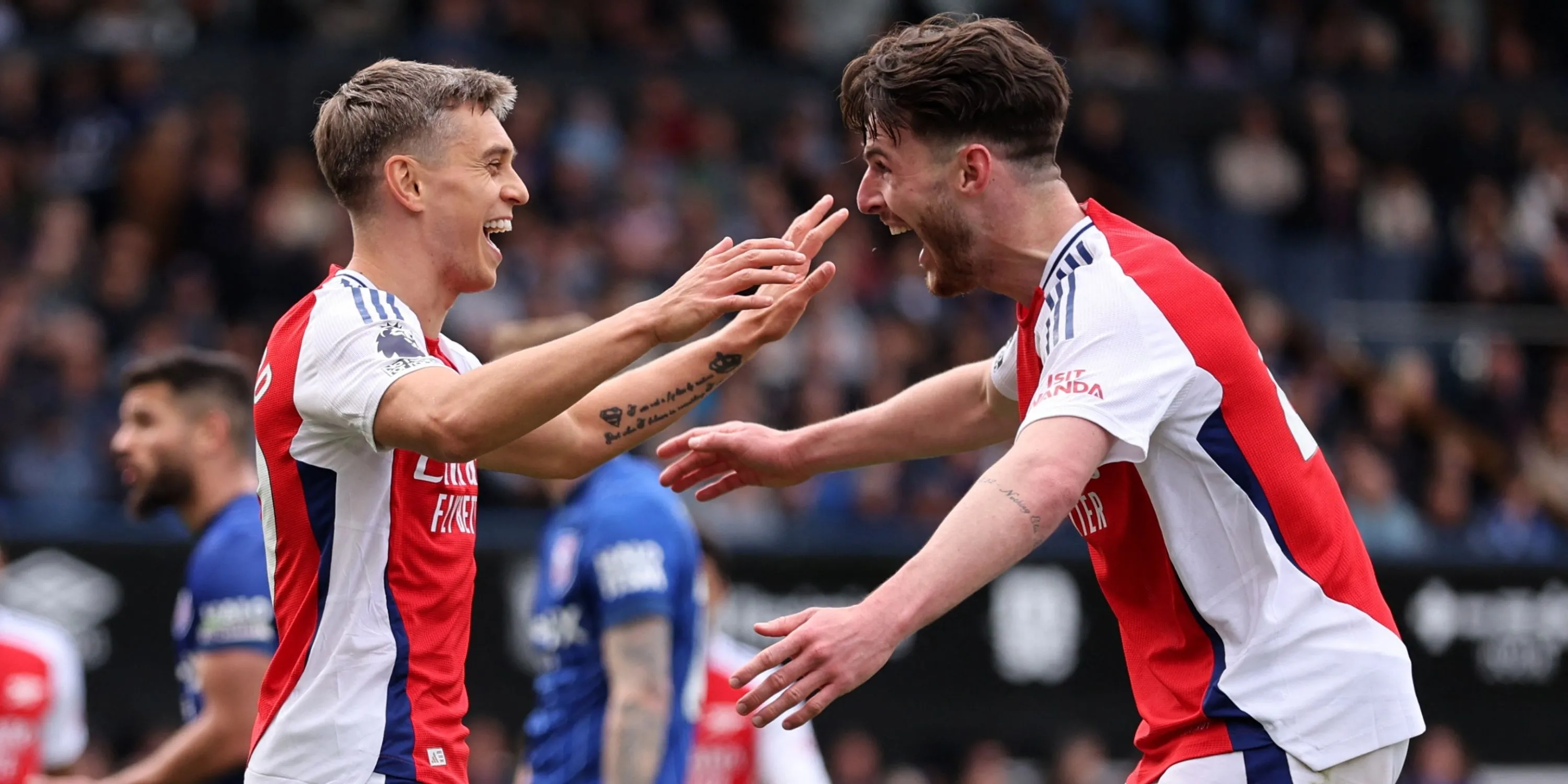 Leandro Trossard và Declan Rice thi đấu cho Arsenal