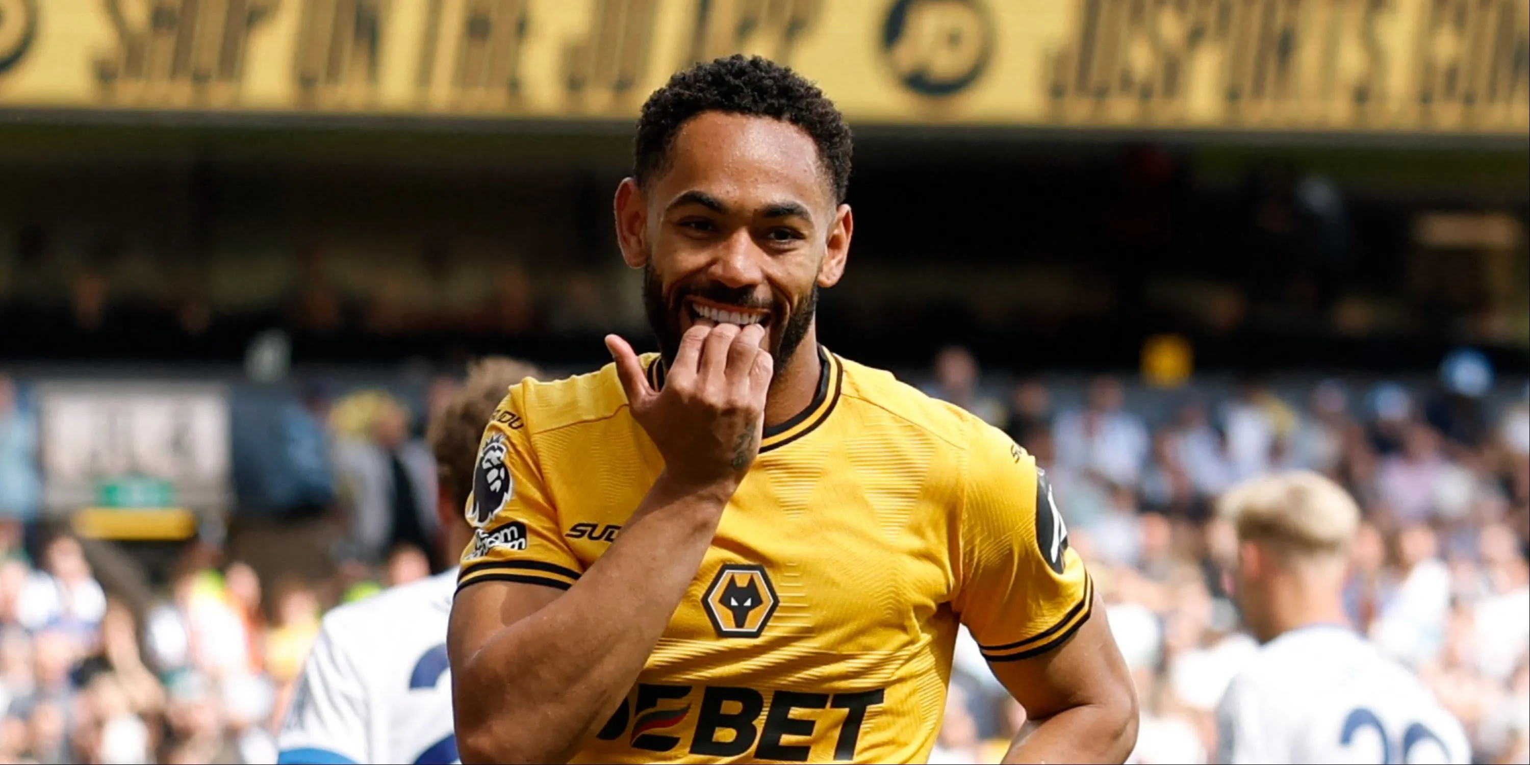 Matheus Cunha tiền đạo của Wolves ăn mừng bàn thắng