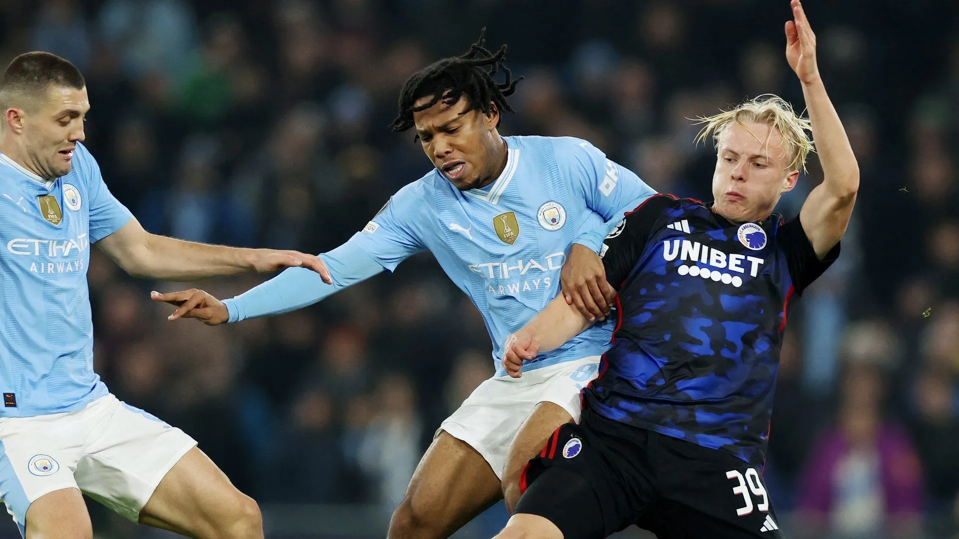 Micah Hamilton trong màu áo Manchester City trước khi chuyển đến Middlesbrough và được xem là ứng viên cho Plymouth Argyle