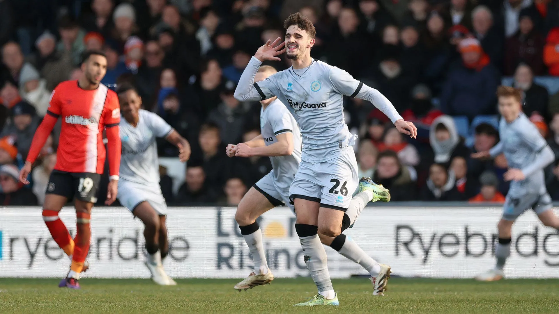 Mihailo Ivanovic ăn mừng bàn thắng cho Millwall trong trận đấu tại Giải Hạng Nhất Anh