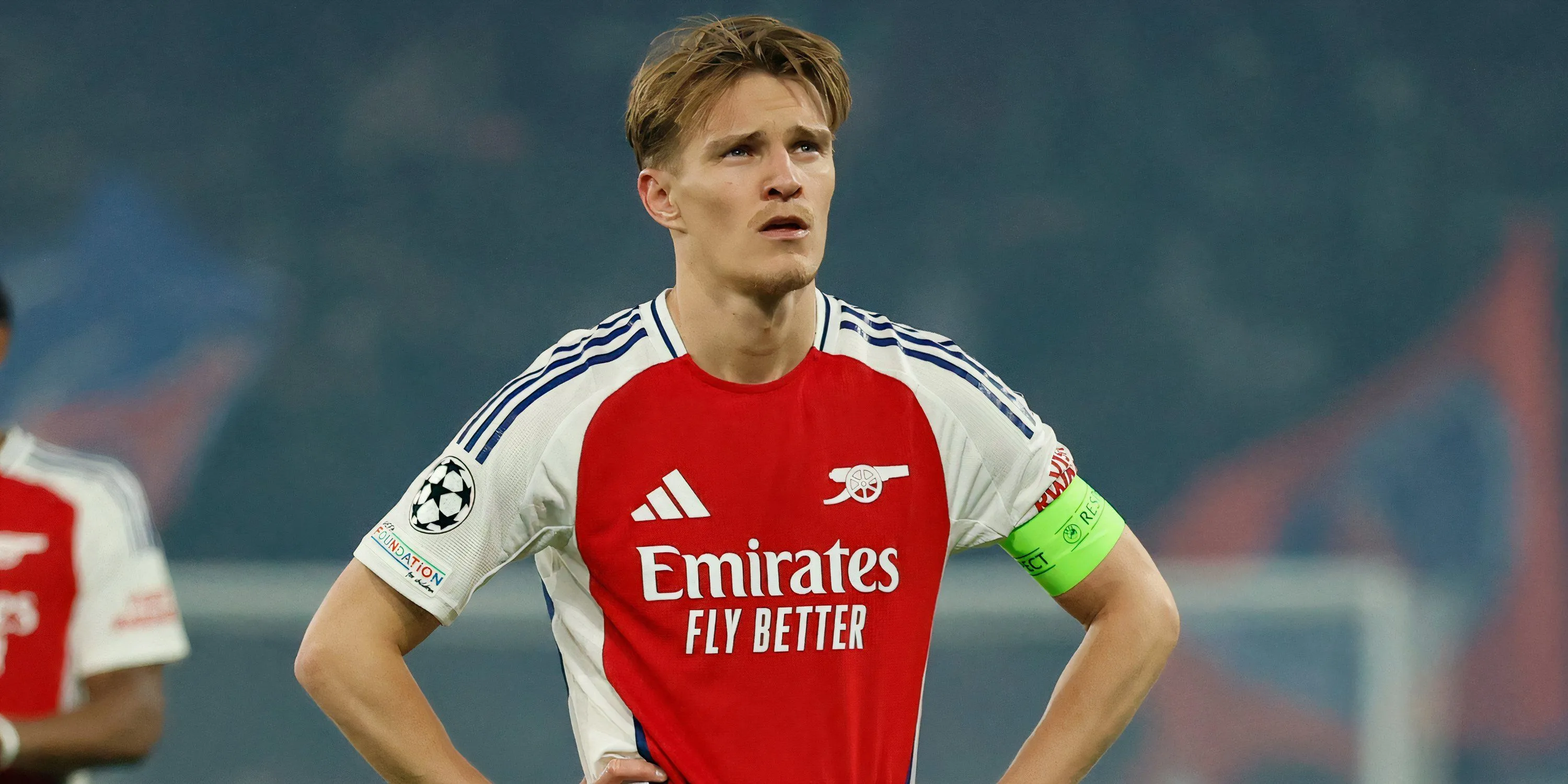 Odegaard thi đấu cho Arsenal tại Champions League