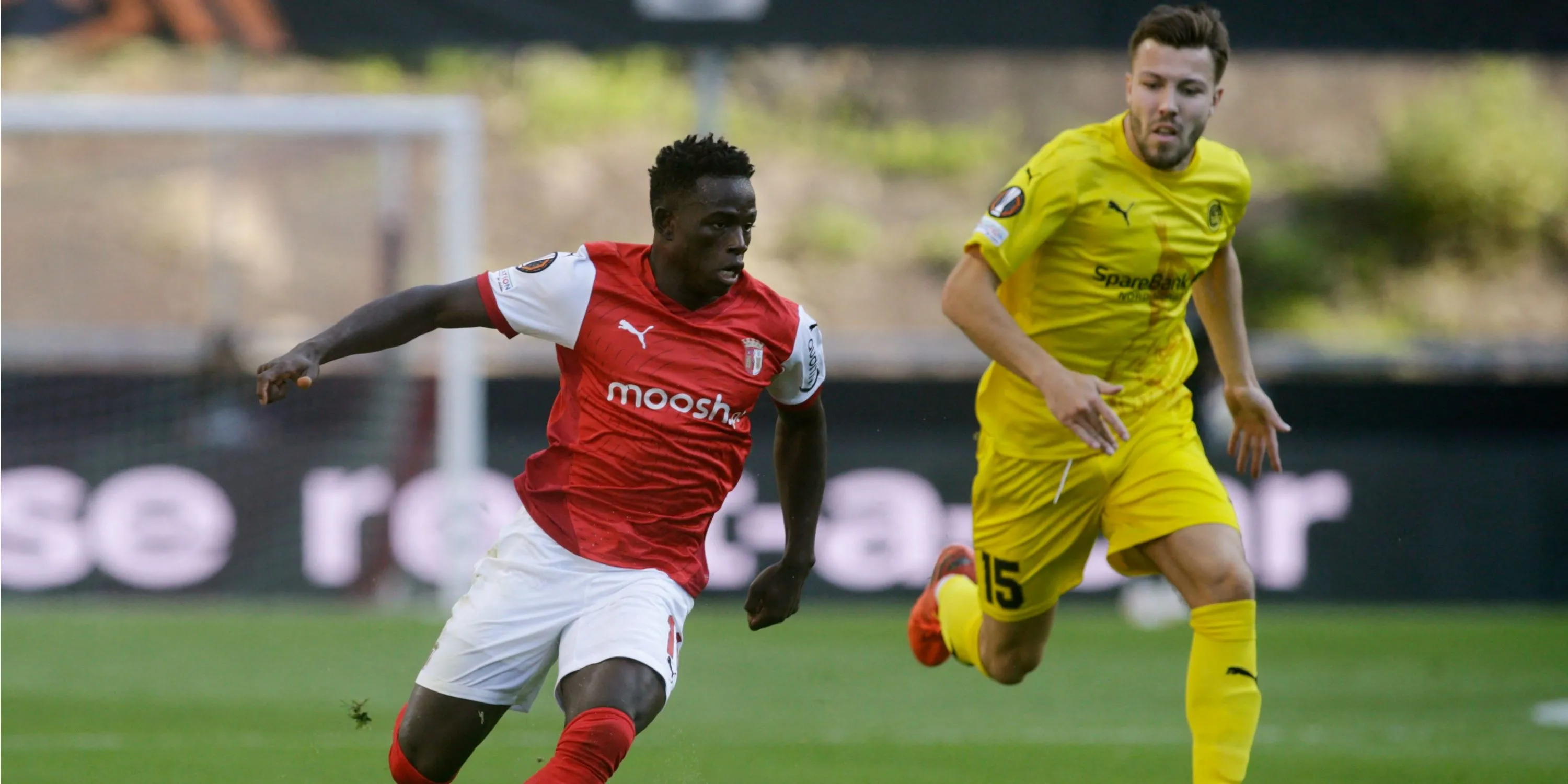 Cầu thủ chạy cánh Roger Fernandes trong màu áo SC Braga tại giải VĐQG Bồ Đào Nha