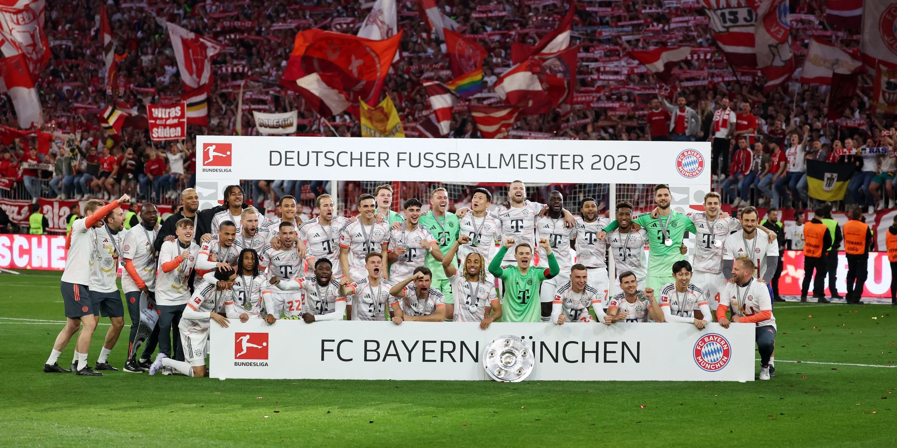 Đội hình Bayern Munich ăn mừng chức vô địch Bundesliga, CLB cạnh tranh mục tiêu chuyển nhượng với Crystal Palace