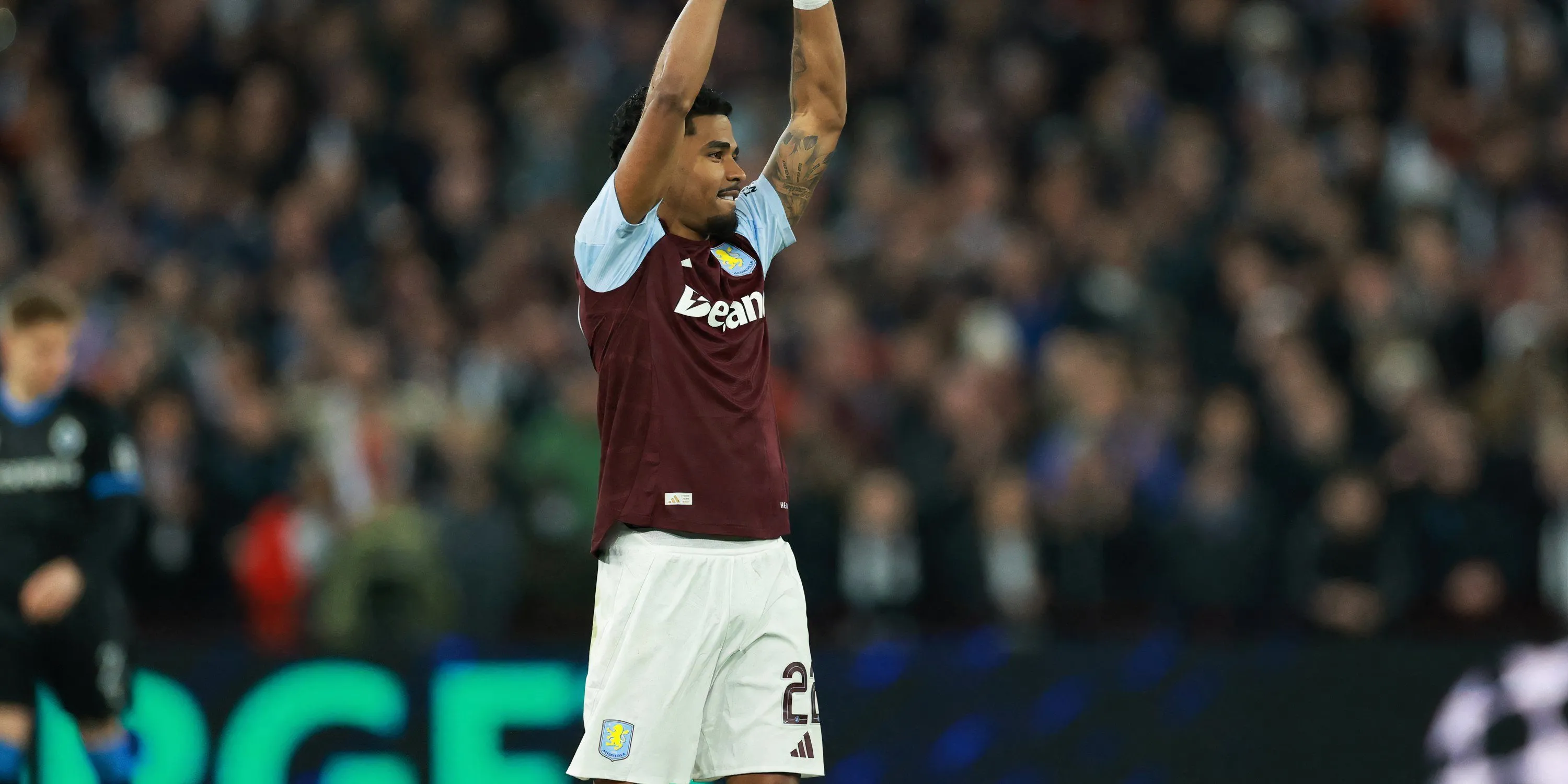 Hậu vệ cánh trái Ian Maatsen của Aston Villa