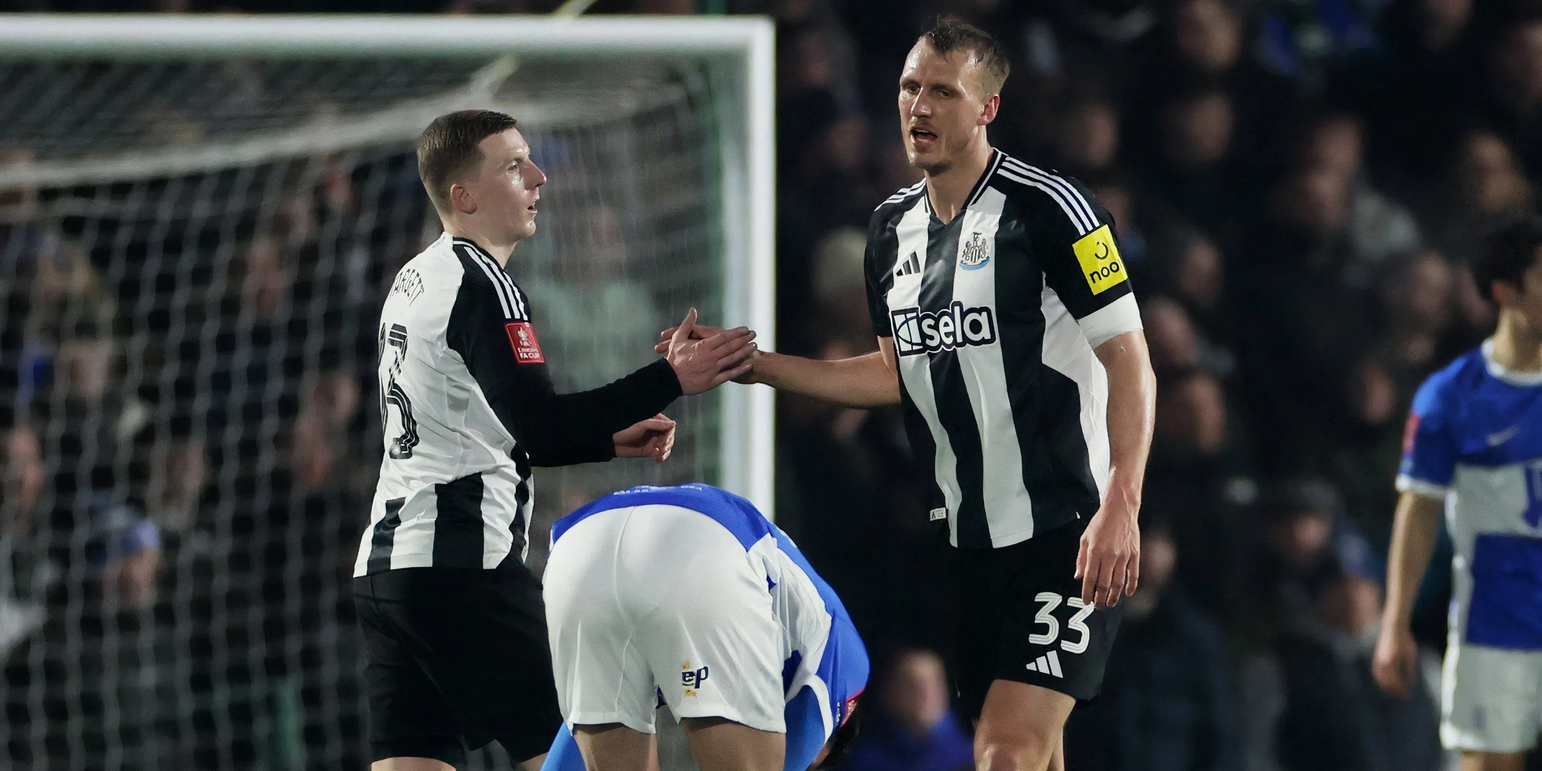 Matt Targett thi đấu cho Newcastle tại Premier League