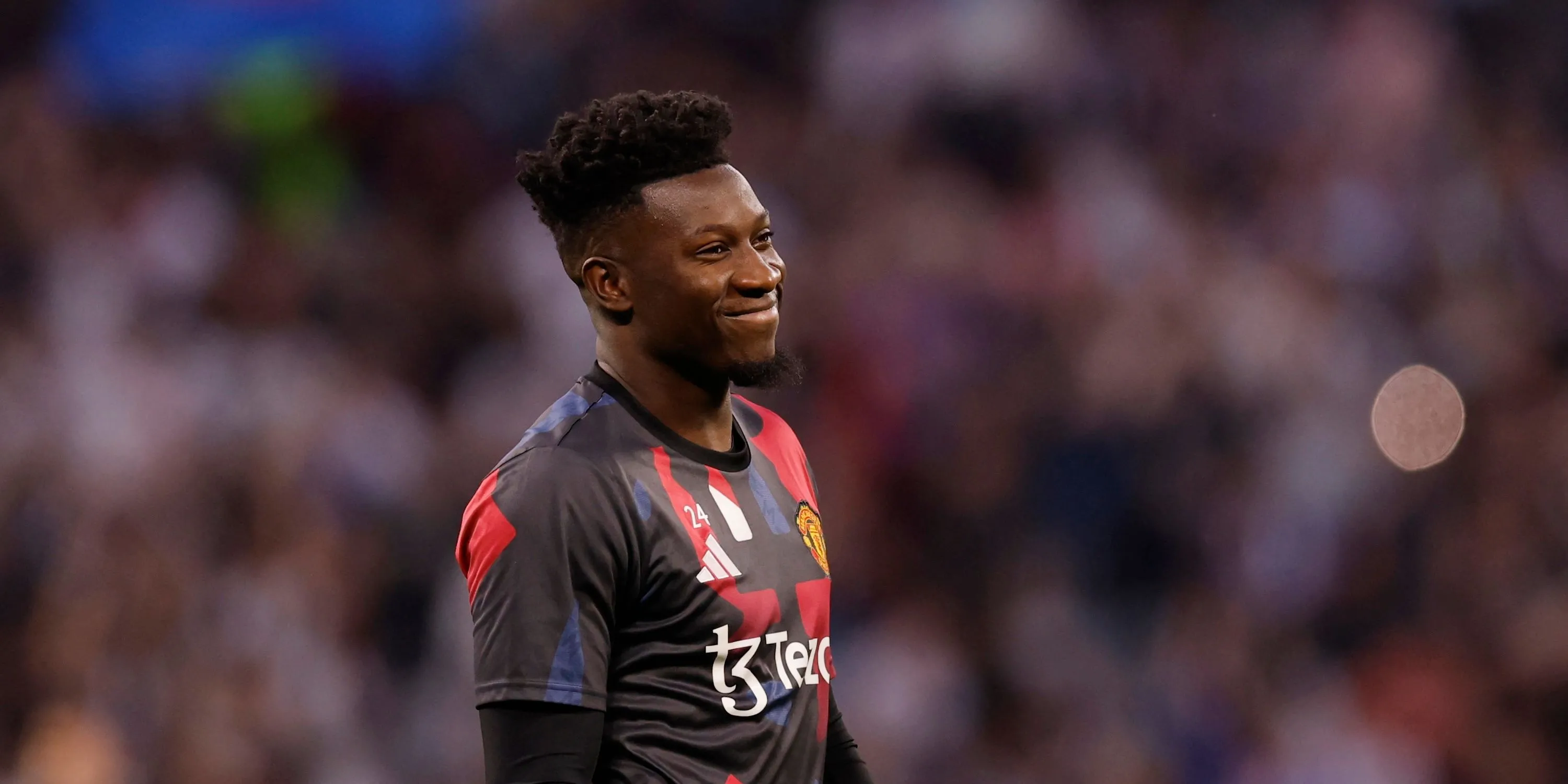 Thủ môn Andre Onana của Manchester United trong buổi khởi động