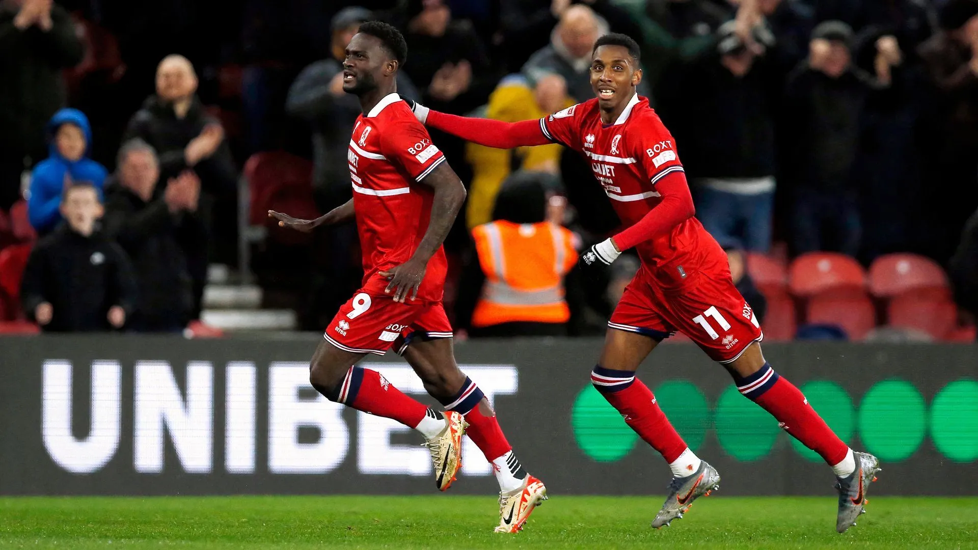 Tiền đạo Emmanuel Latte Lath ghi bàn cho Middlesbrough