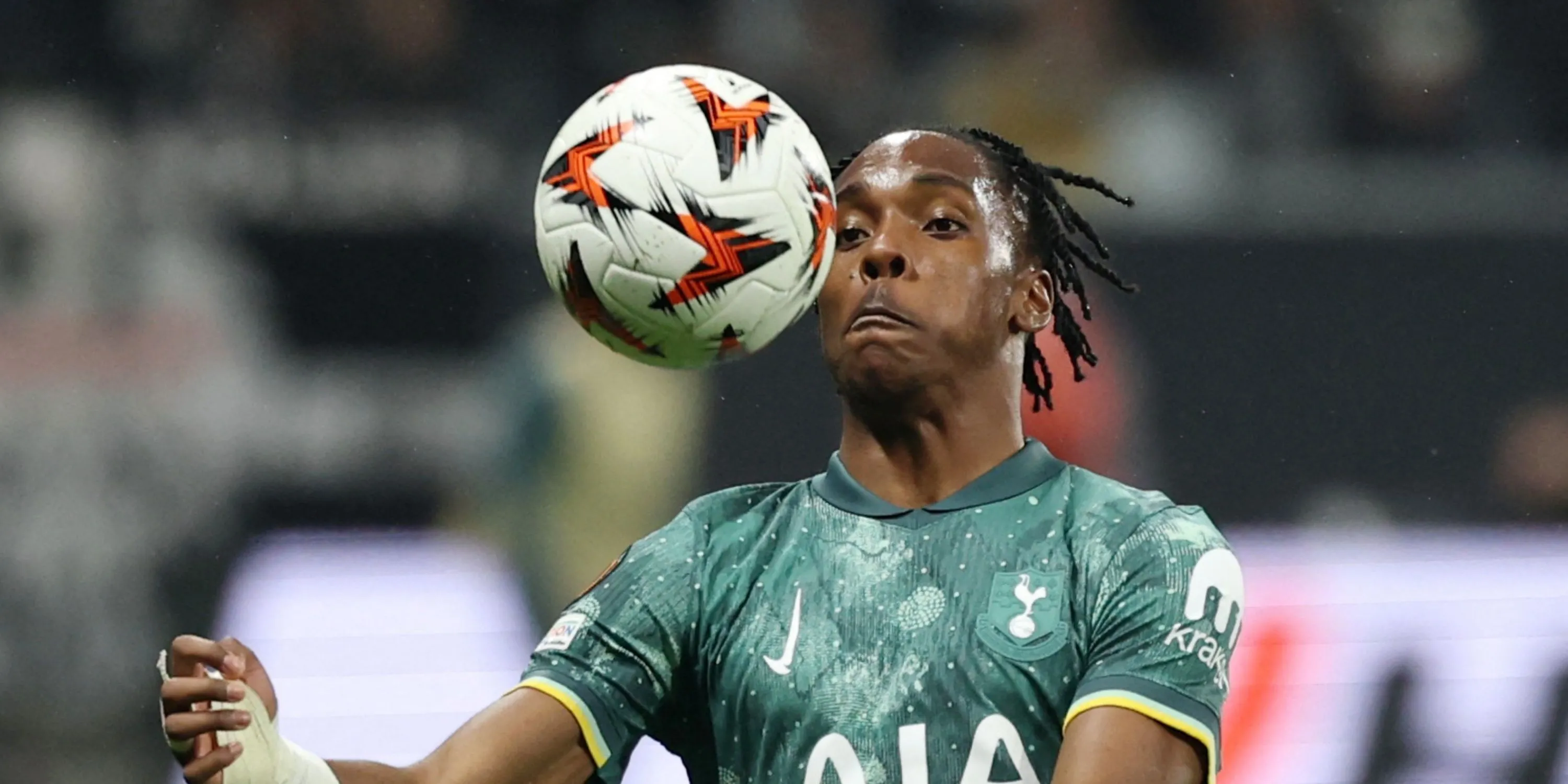 Tiền đạo Mathys Tel trong buổi tập cùng Tottenham