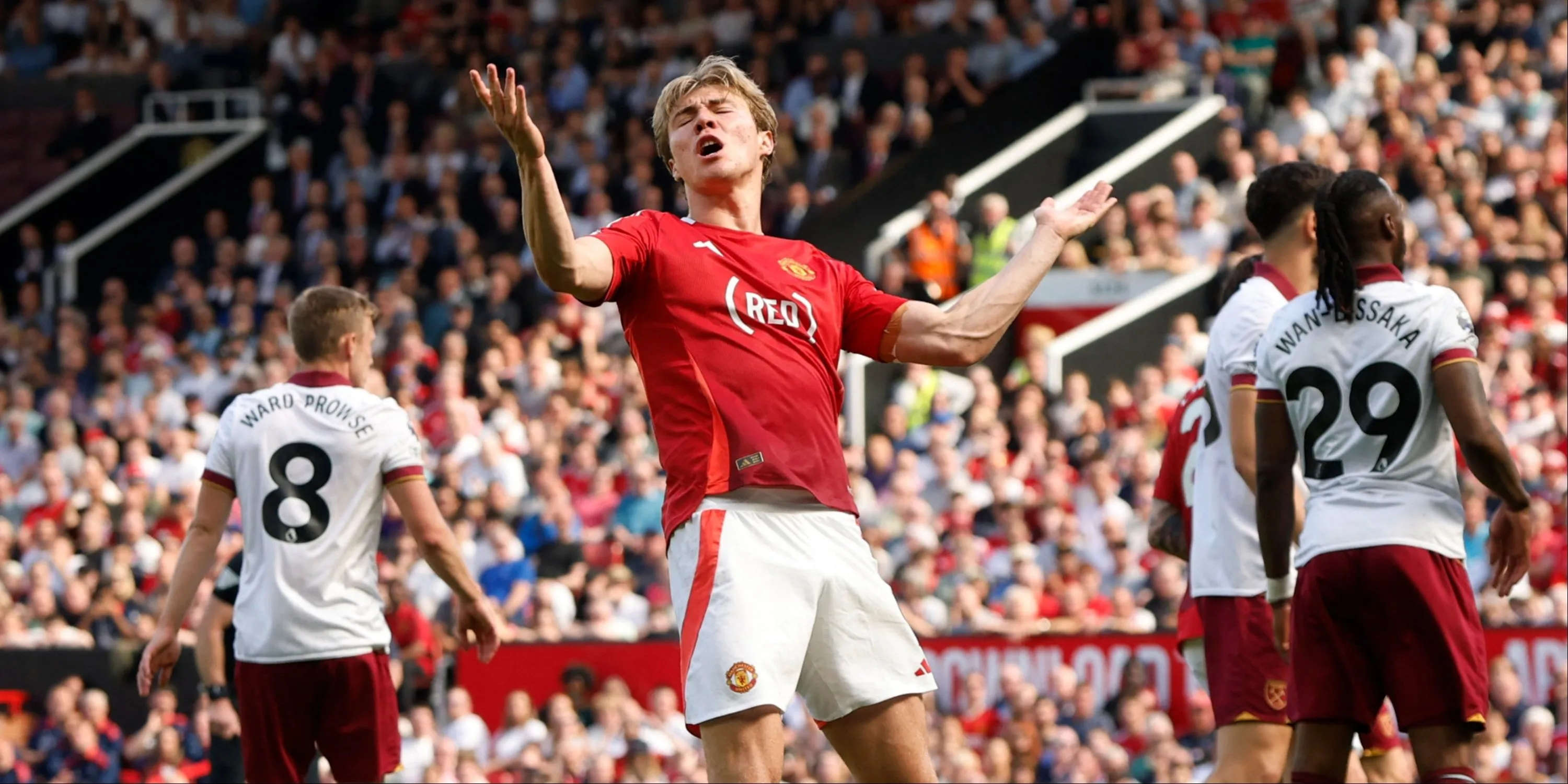 Tiền đạo Rasmus Hojlund của Man Utd giữa tin đồn chuyển nhượng sang Inter Milan.