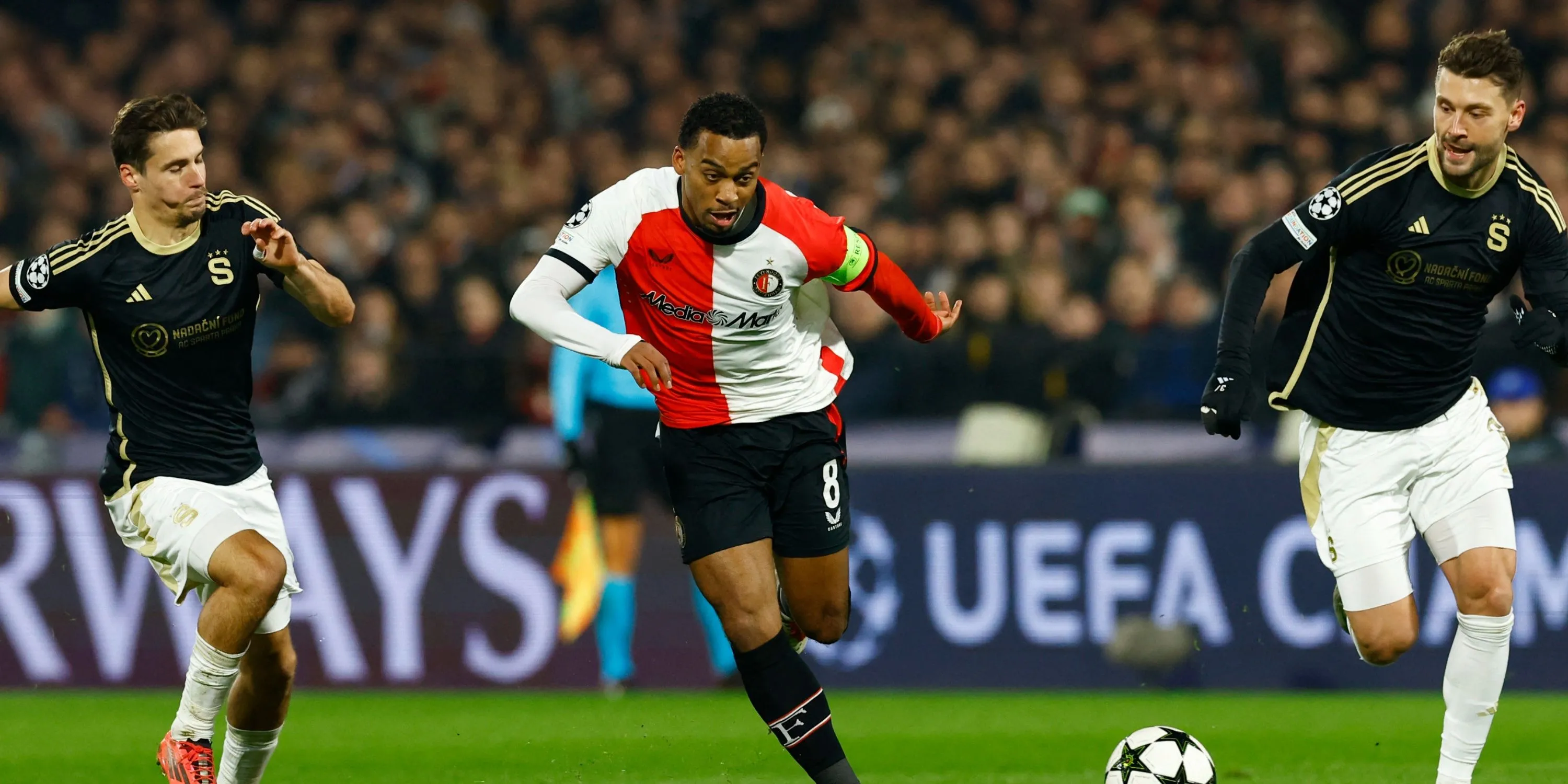 Tiền vệ Quinten Timber của Feyenoord, một trong những mục tiêu tiềm năng của Tottenham trên thị trường chuyển nhượng Hè 2025.