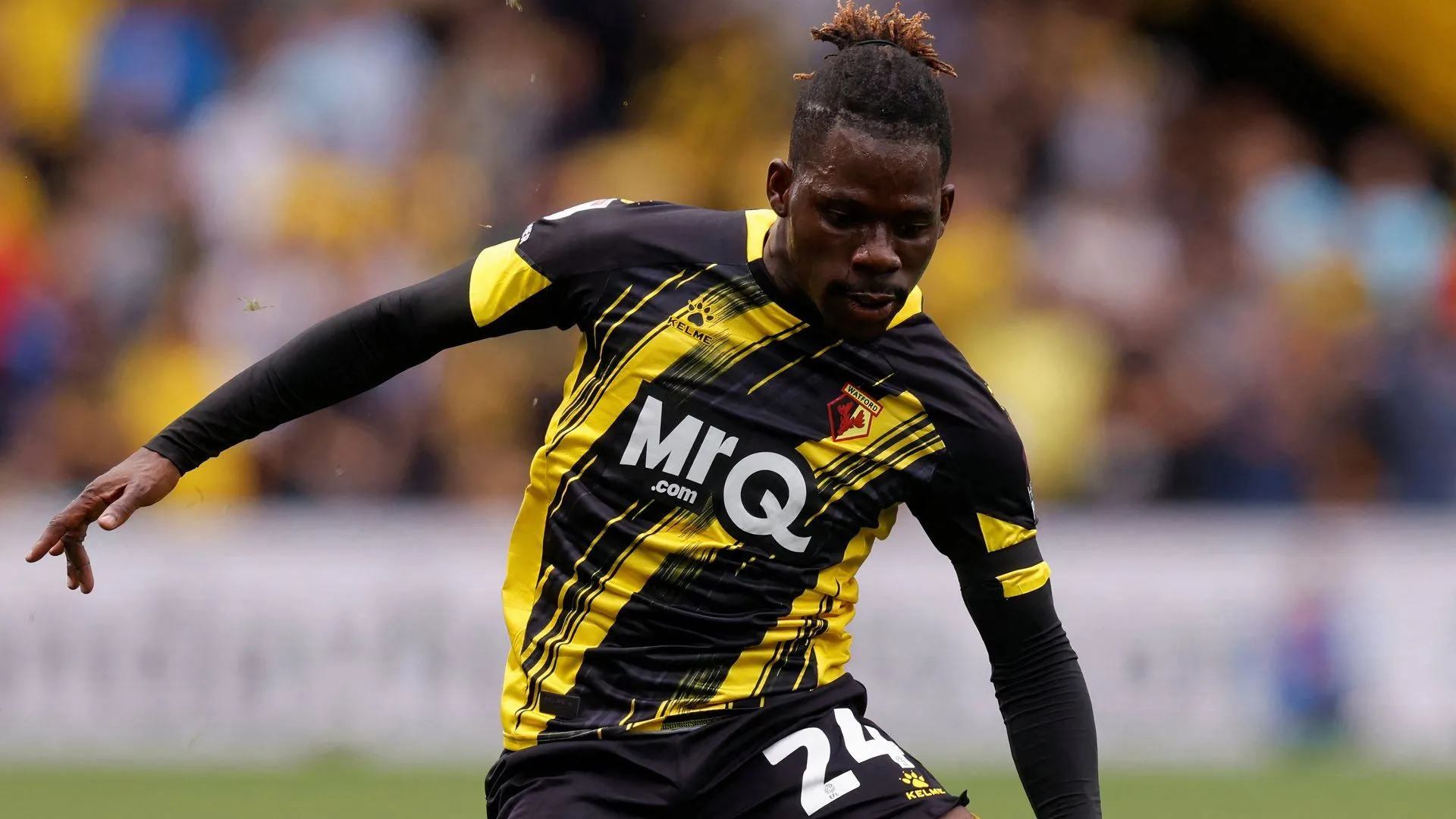 Tom Dele-Bashiru trong màu áo Watford, cầu thủ được Ipswich Town nhắm tới với giá 8 triệu bảng