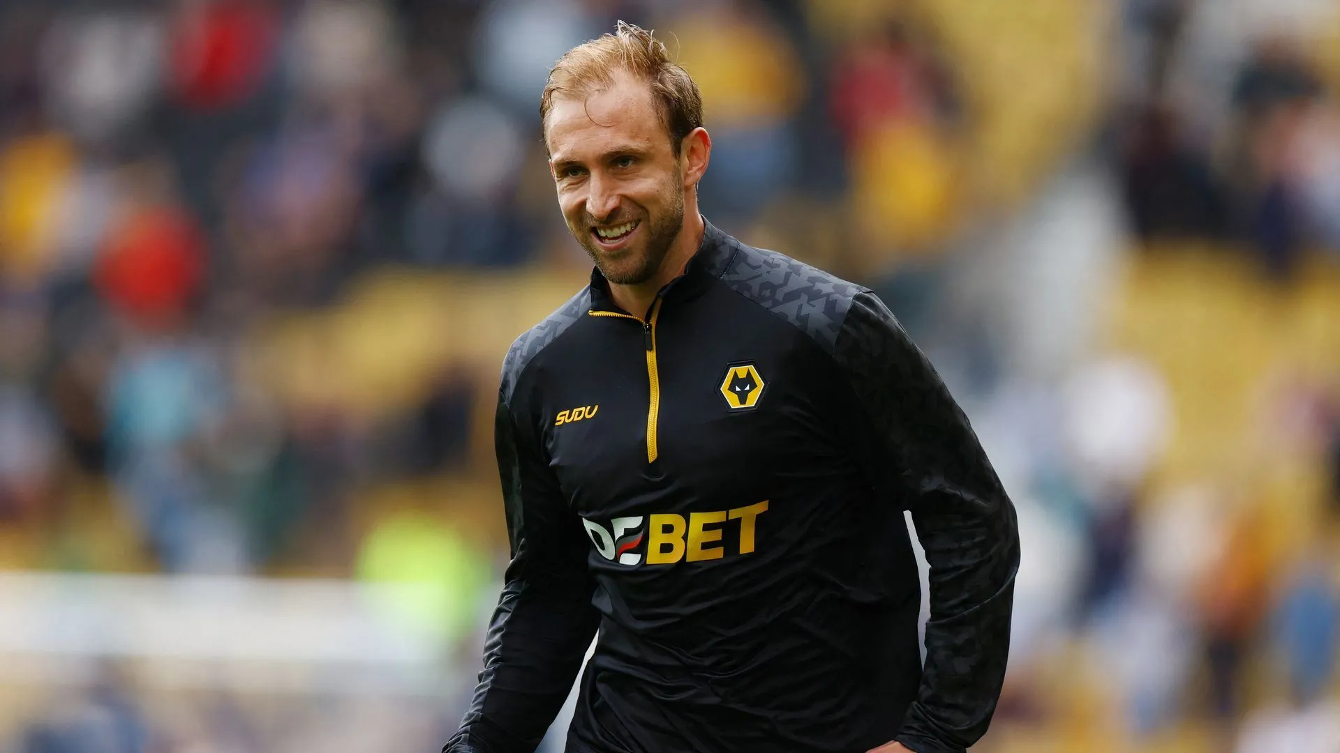 Trung vệ Craig Dawson trong màu áo Wolves trên sân cỏ