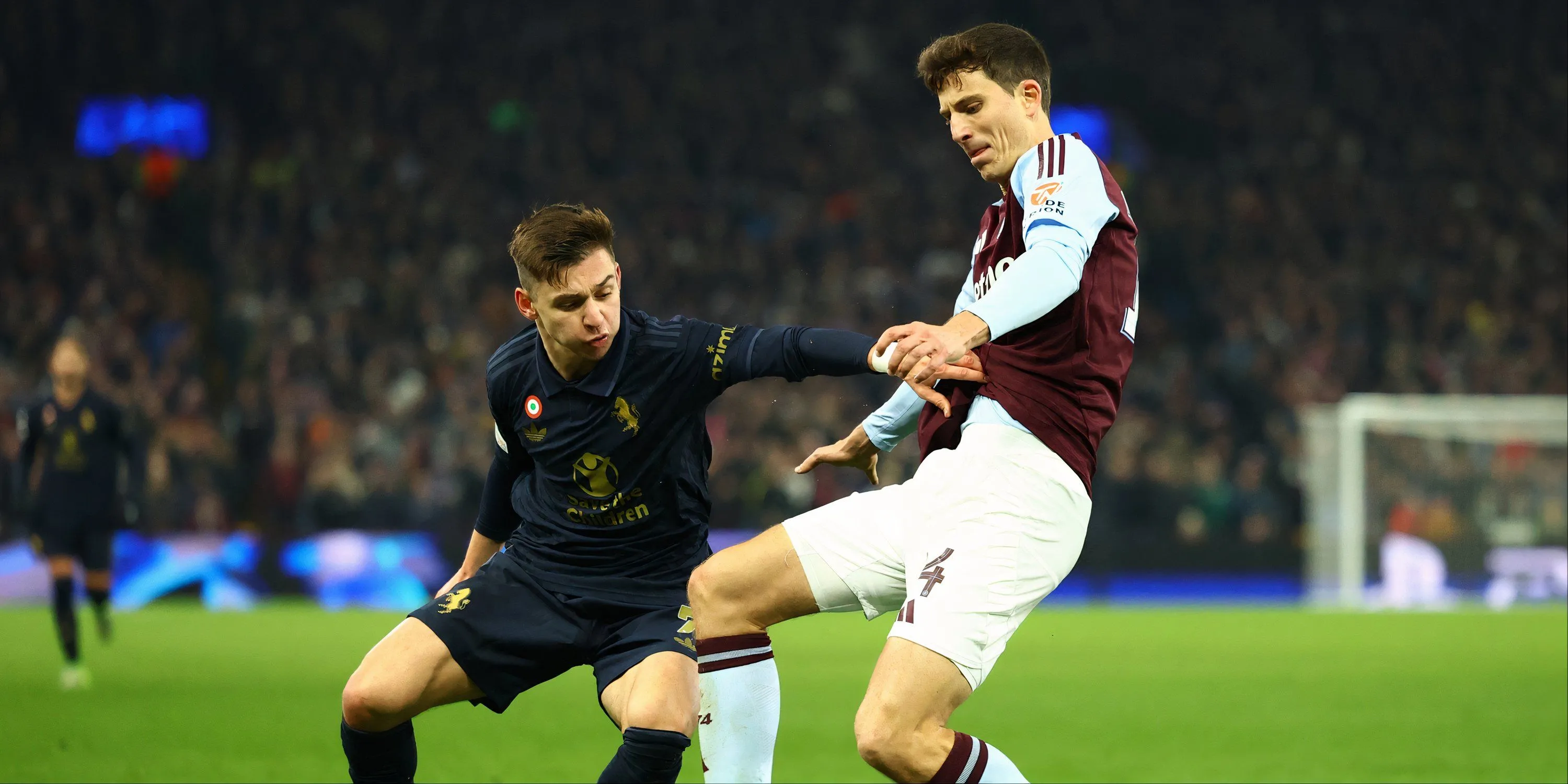 Trung vệ Pau Torres trong màu áo Aston Villa