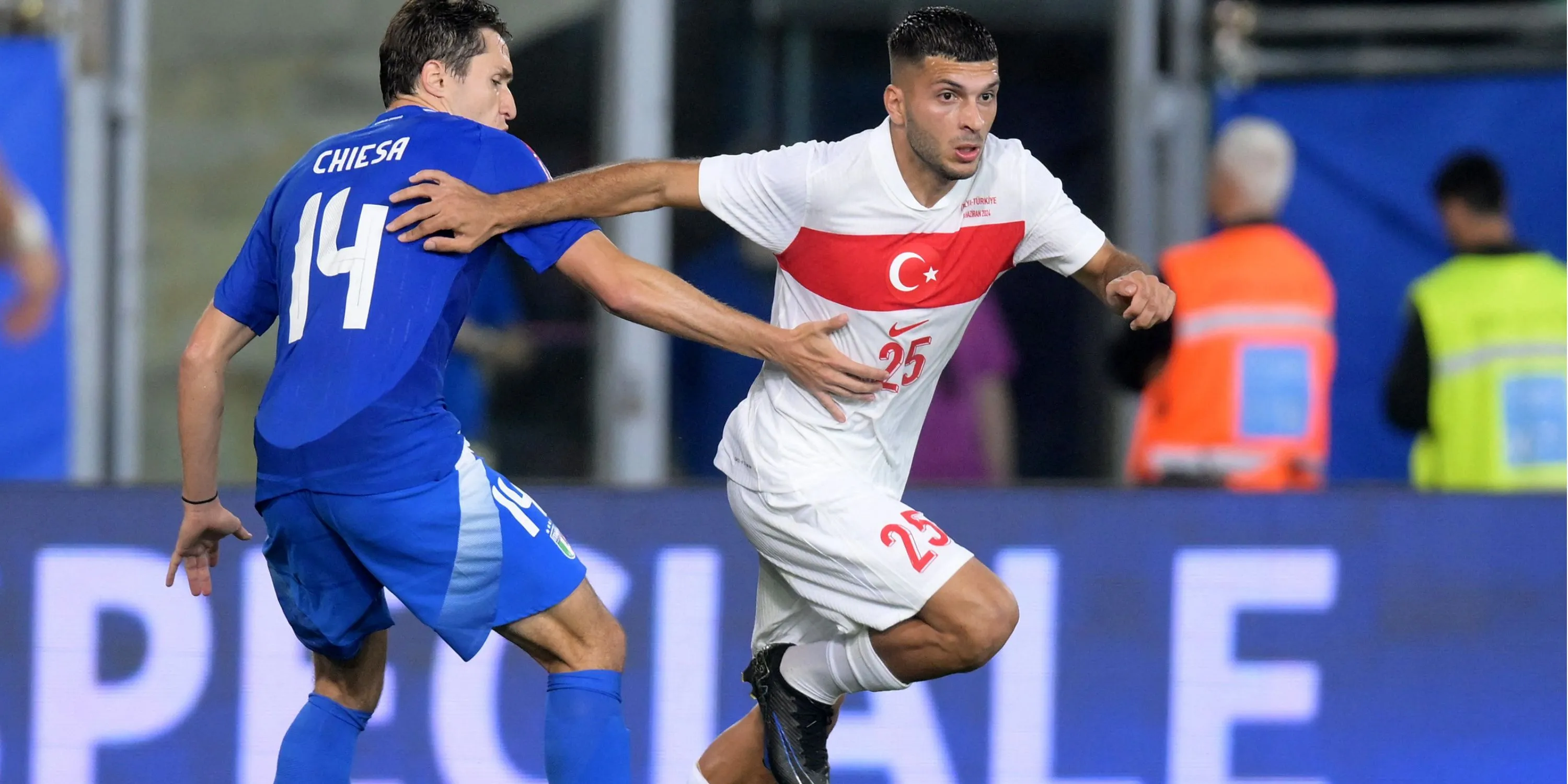 Tuyển thủ Thổ Nhĩ Kỳ Oguz Aydin trong màu áo Fenerbahce
