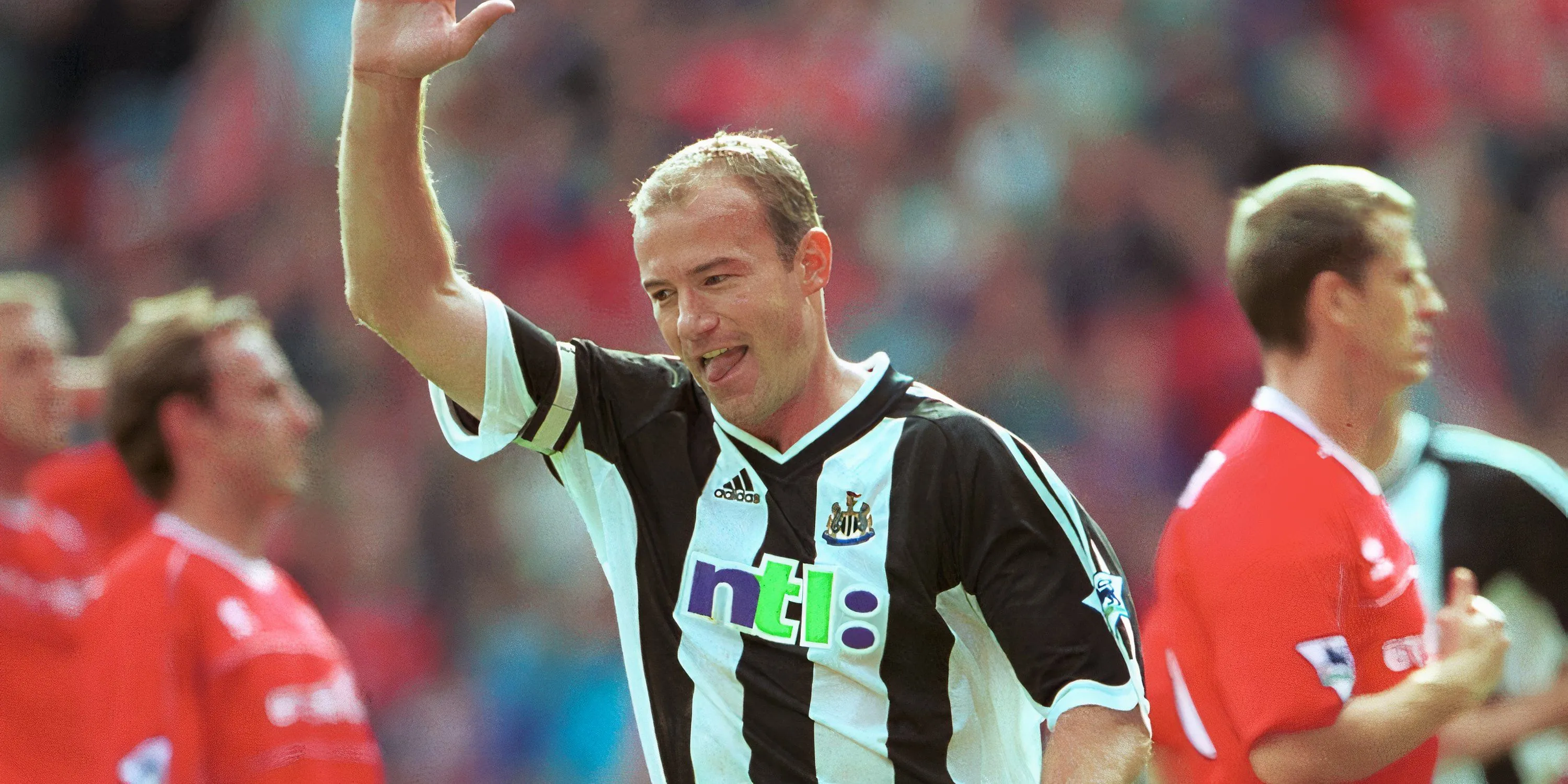 Alan Shearer, Vua phá lưới Premier League mọi thời đại, biểu tượng của Newcastle.
