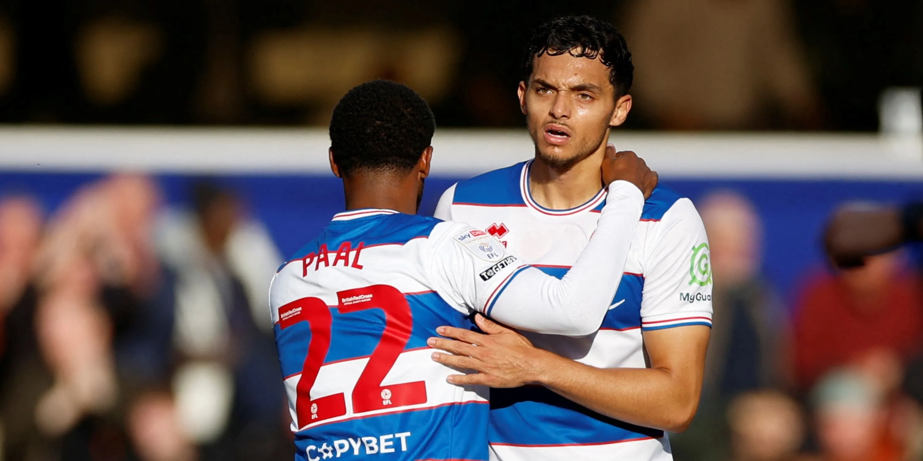 Cầu thủ Queens Park Rangers trong một trận đấu tại Loftus Road