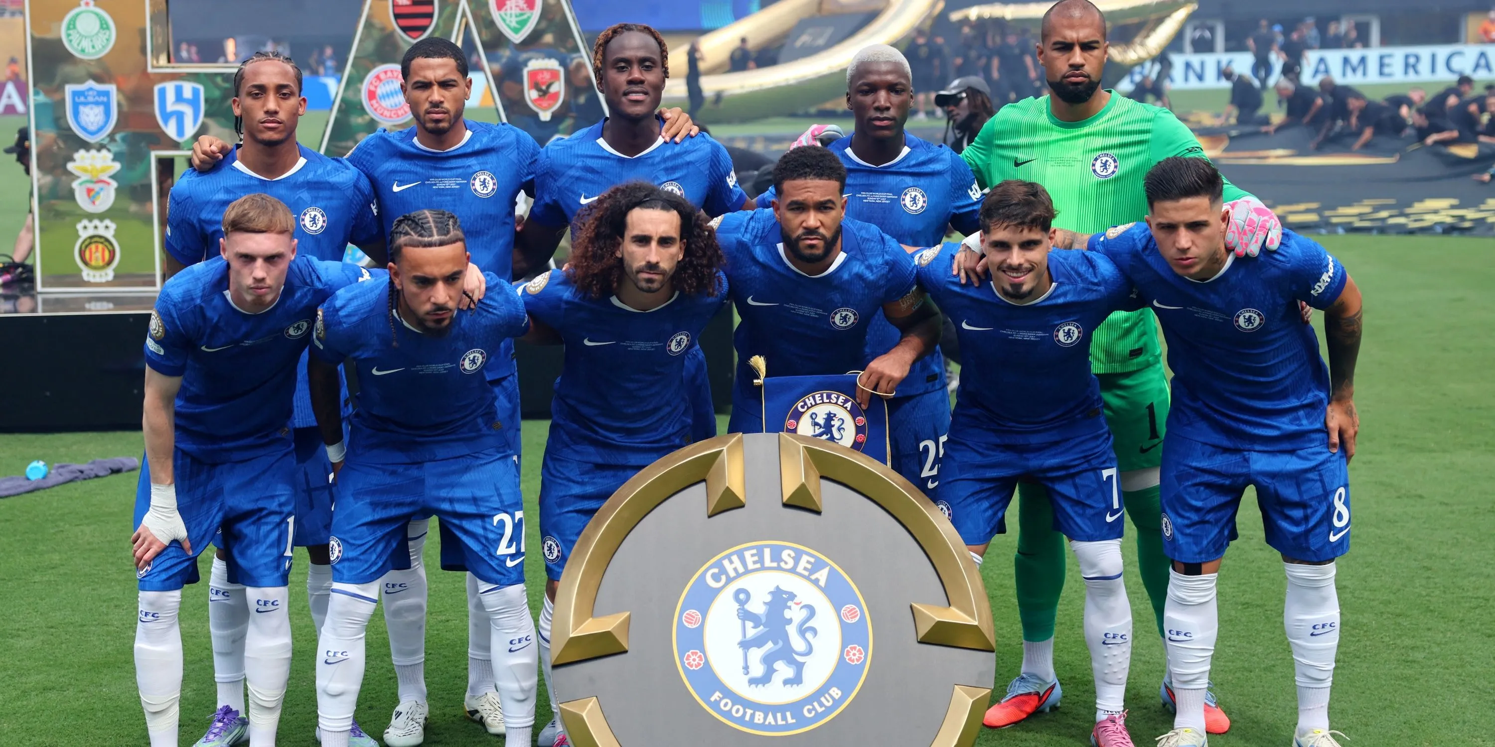 Đội hình Chelsea chụp ảnh tập thể trước trận đấu ở Ngoại hạng Anh
