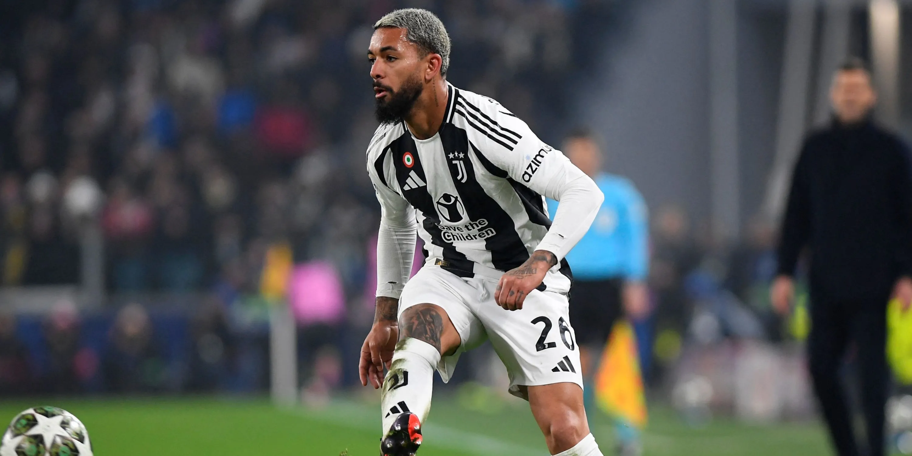 Douglas Luiz trong thời gian thi đấu cho Juventus