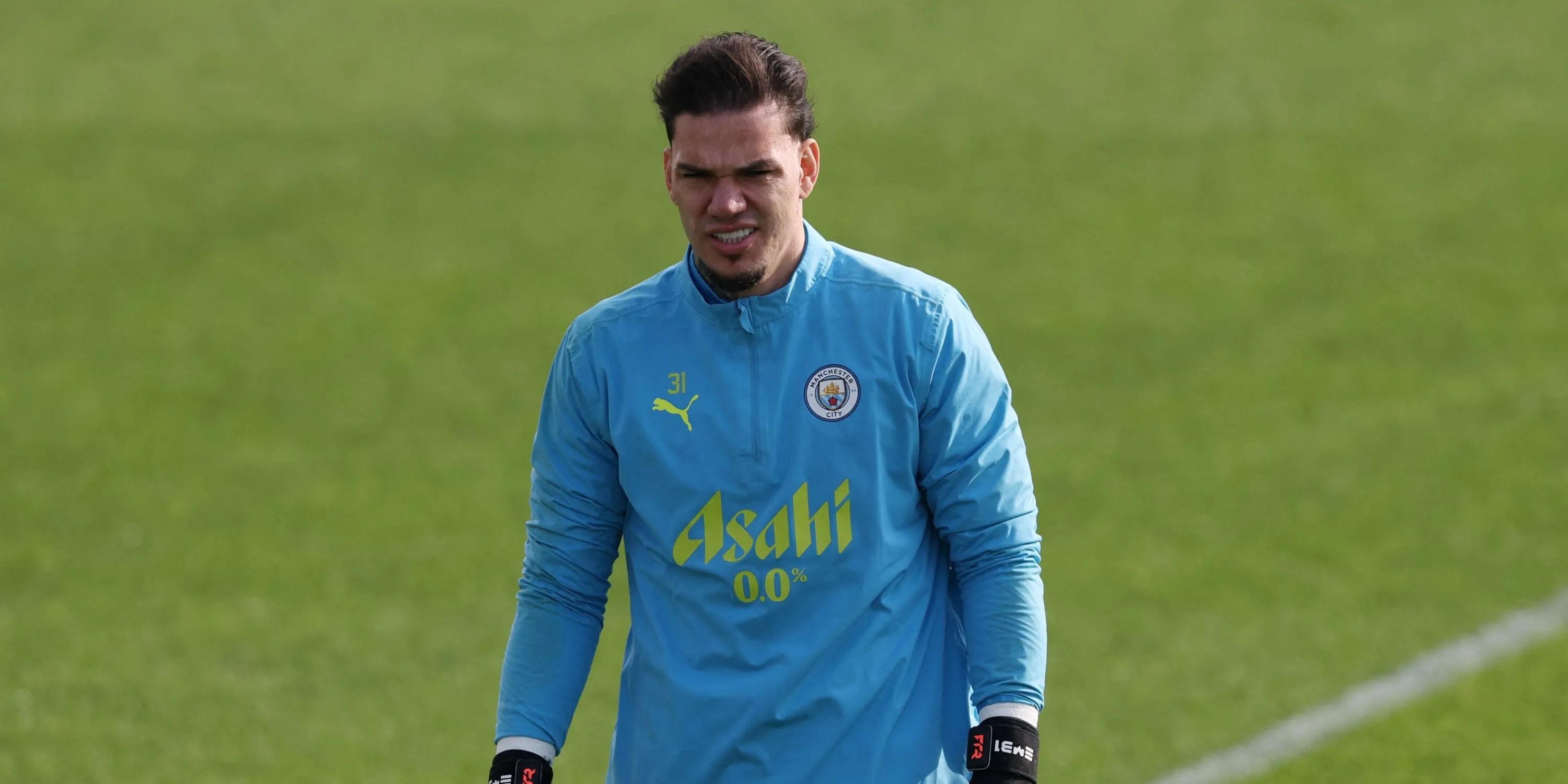 Ederson, thủ môn Man City, đứng trước tin đồn chuyển nhượng rời đội bóng.