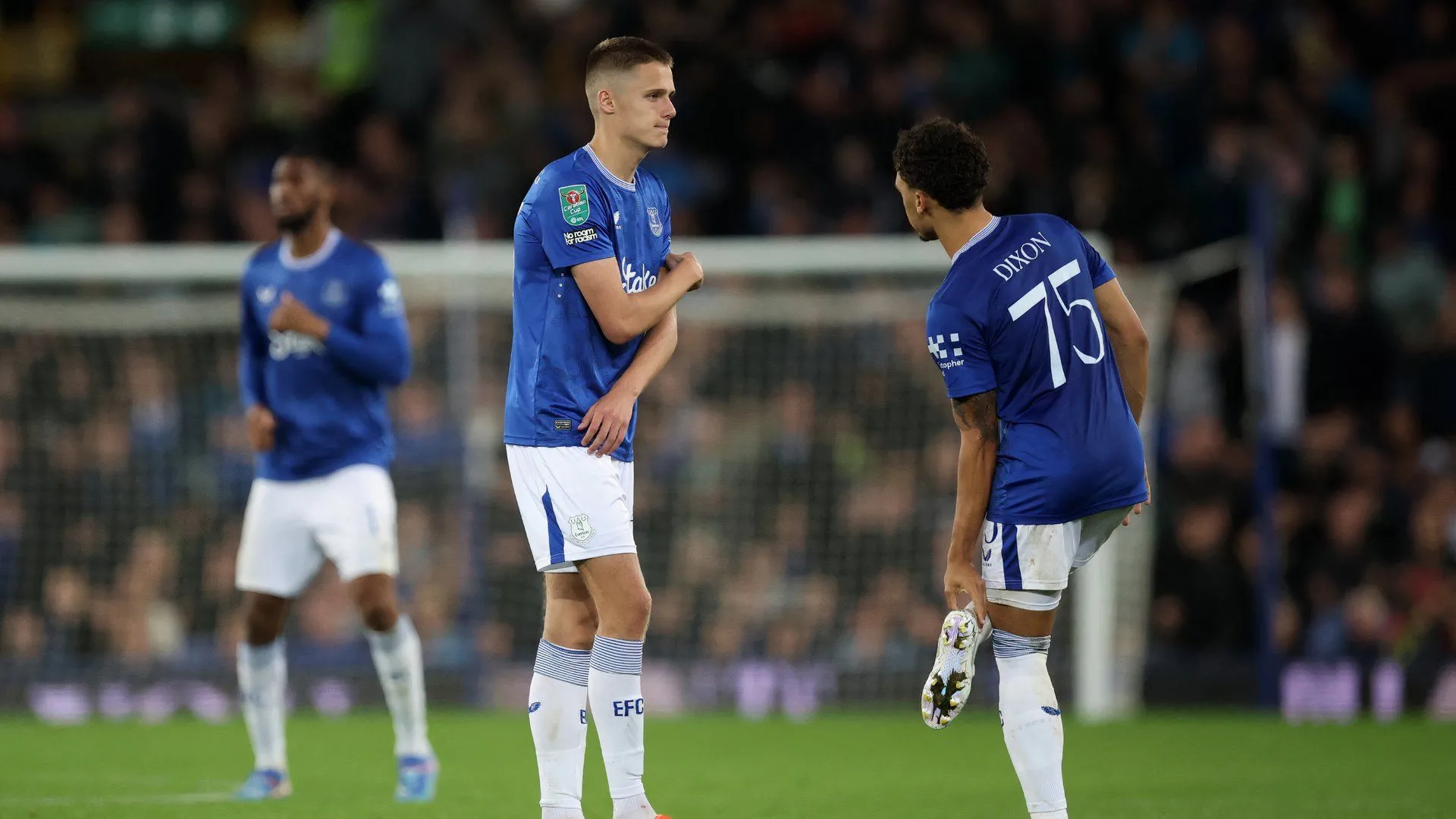 Harrison Armstrong tập luyện cùng Everton trước thềm mùa giải mới, chuẩn bị cho quyết định về tương lai
