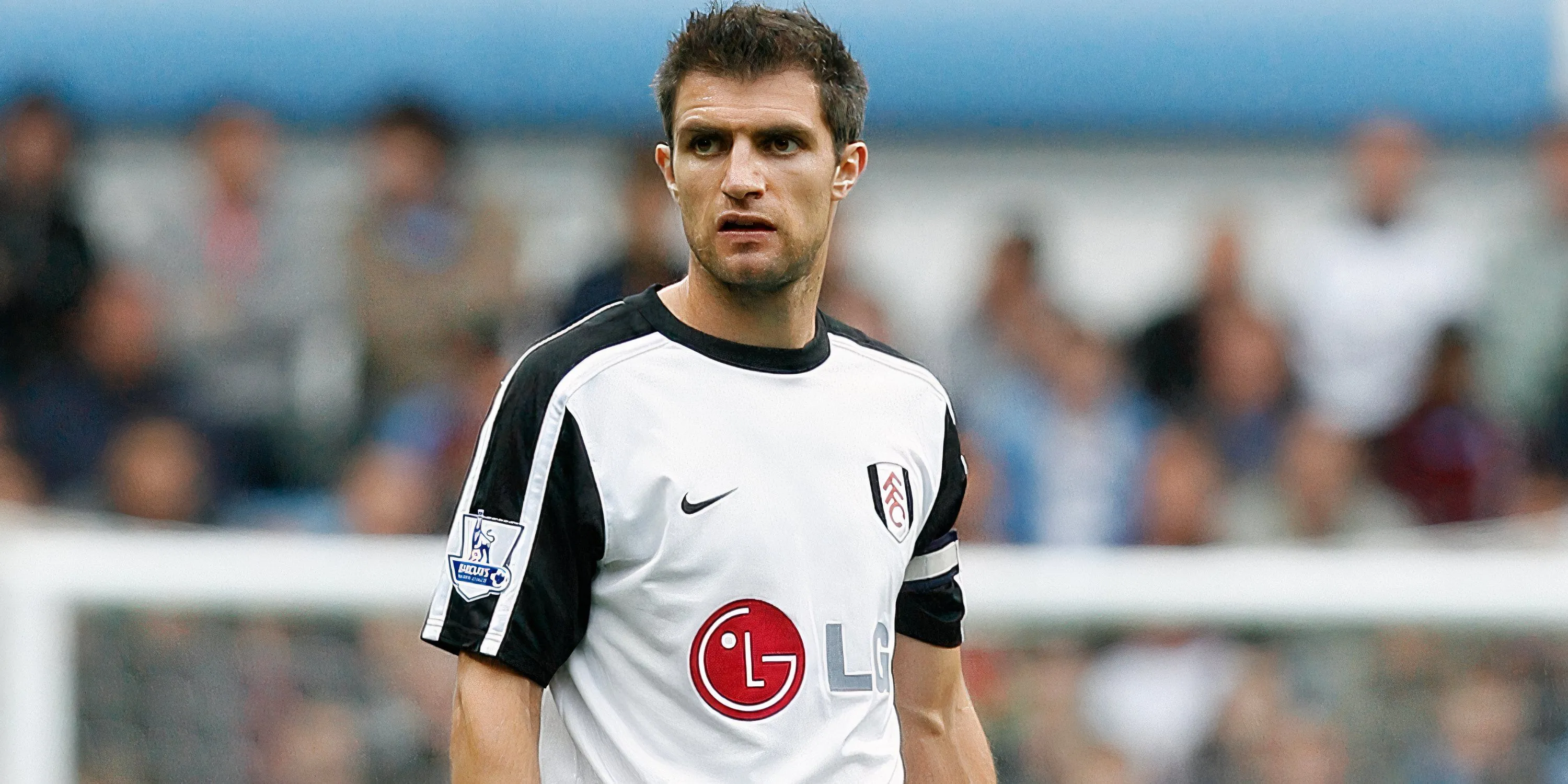 Hậu vệ đa năng Aaron Hughes, từng gắn bó lâu dài với nhiều CLB Premier League.