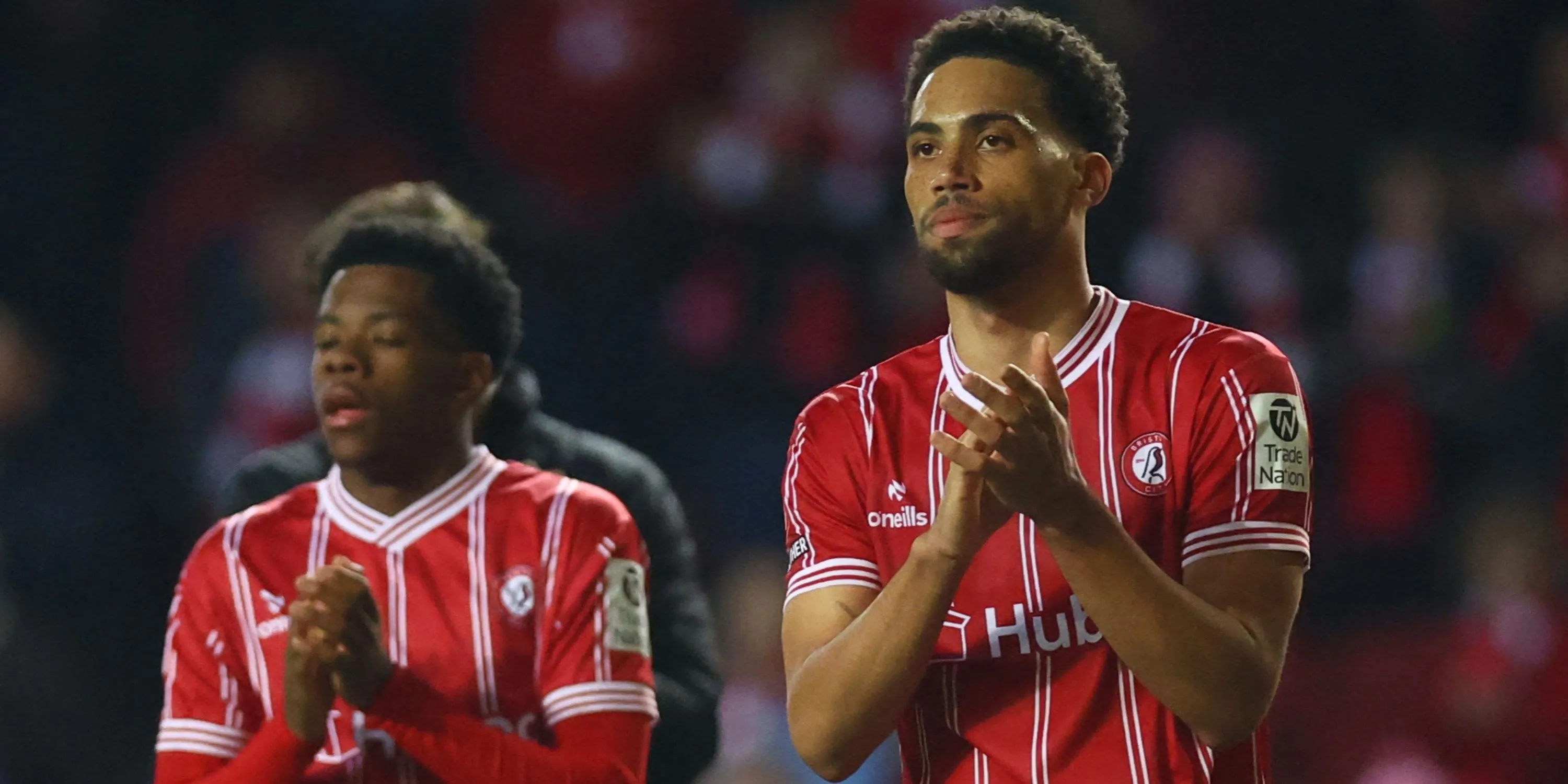 Hậu vệ Zak Vyner thi đấu cho Bristol City tại Championship, là mục tiêu chuyển nhượng của Derby County.