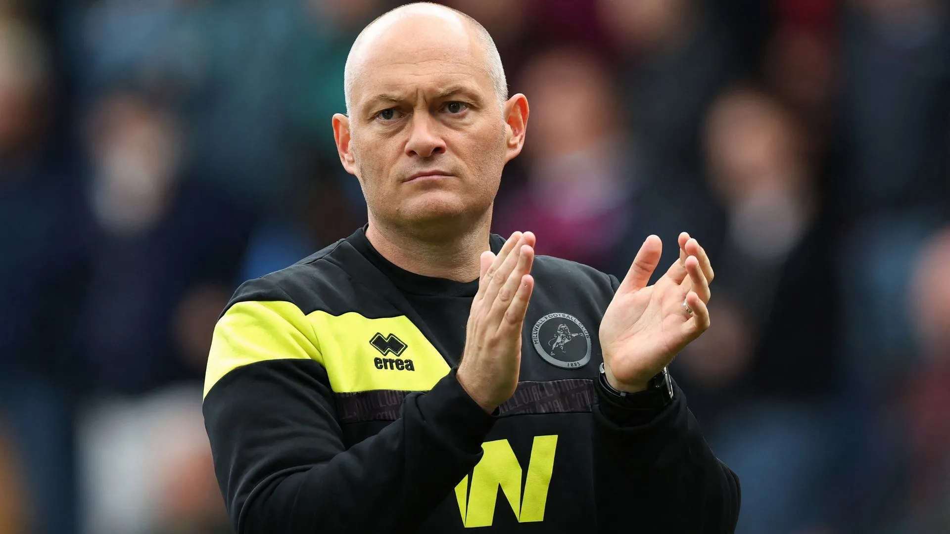 HLV Alex Neil chỉ đạo đội bóng Millwall