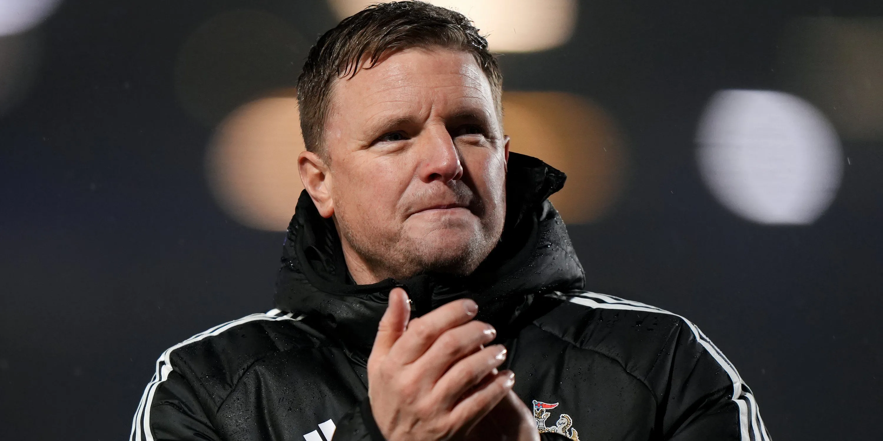 Huấn luyện viên Eddie Howe của Newcastle United, người quan tâm đến mục tiêu chuyển nhượng Johan Bakayoko và Anthony Elanga