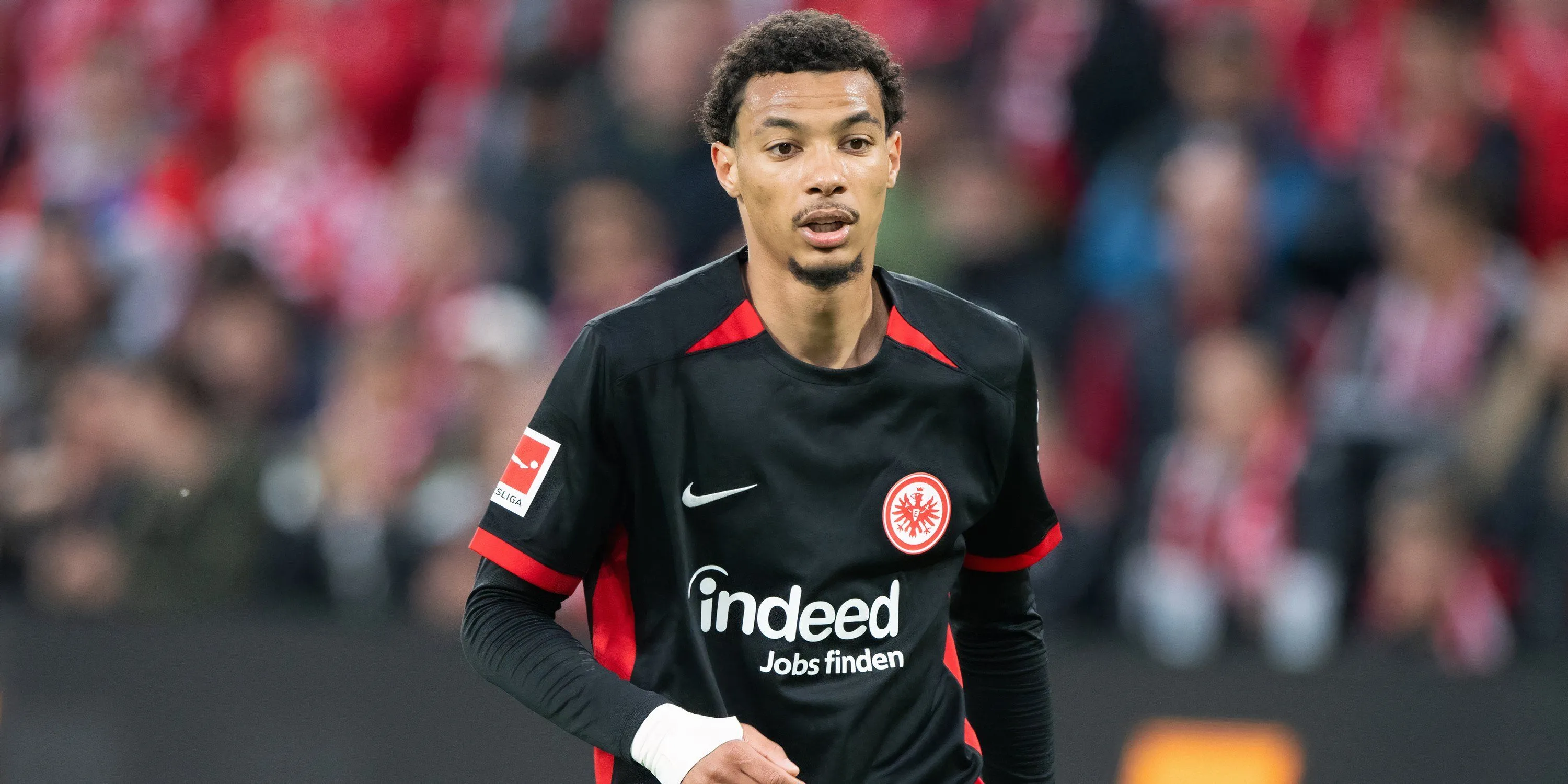 Hugo Ekitike trong màu áo Eintracht Frankfurt trên sân cỏ Bundesliga