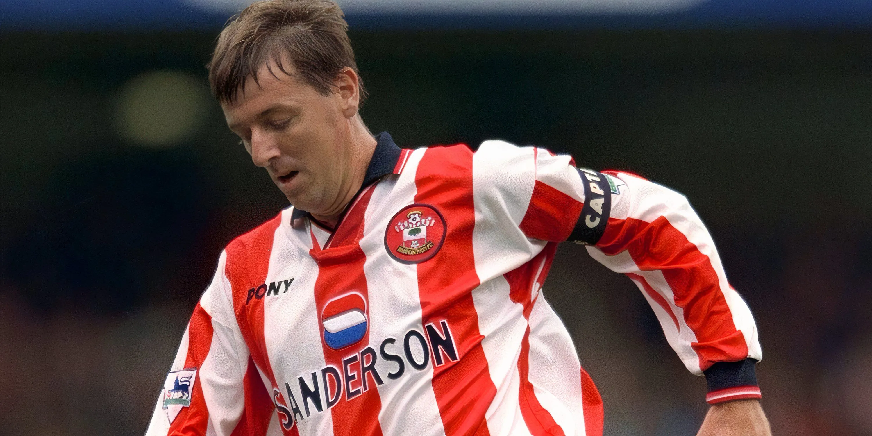 Huyền thoại Southampton Matt Le Tissier, bậc thầy sút phạt đền và sáng tạo.