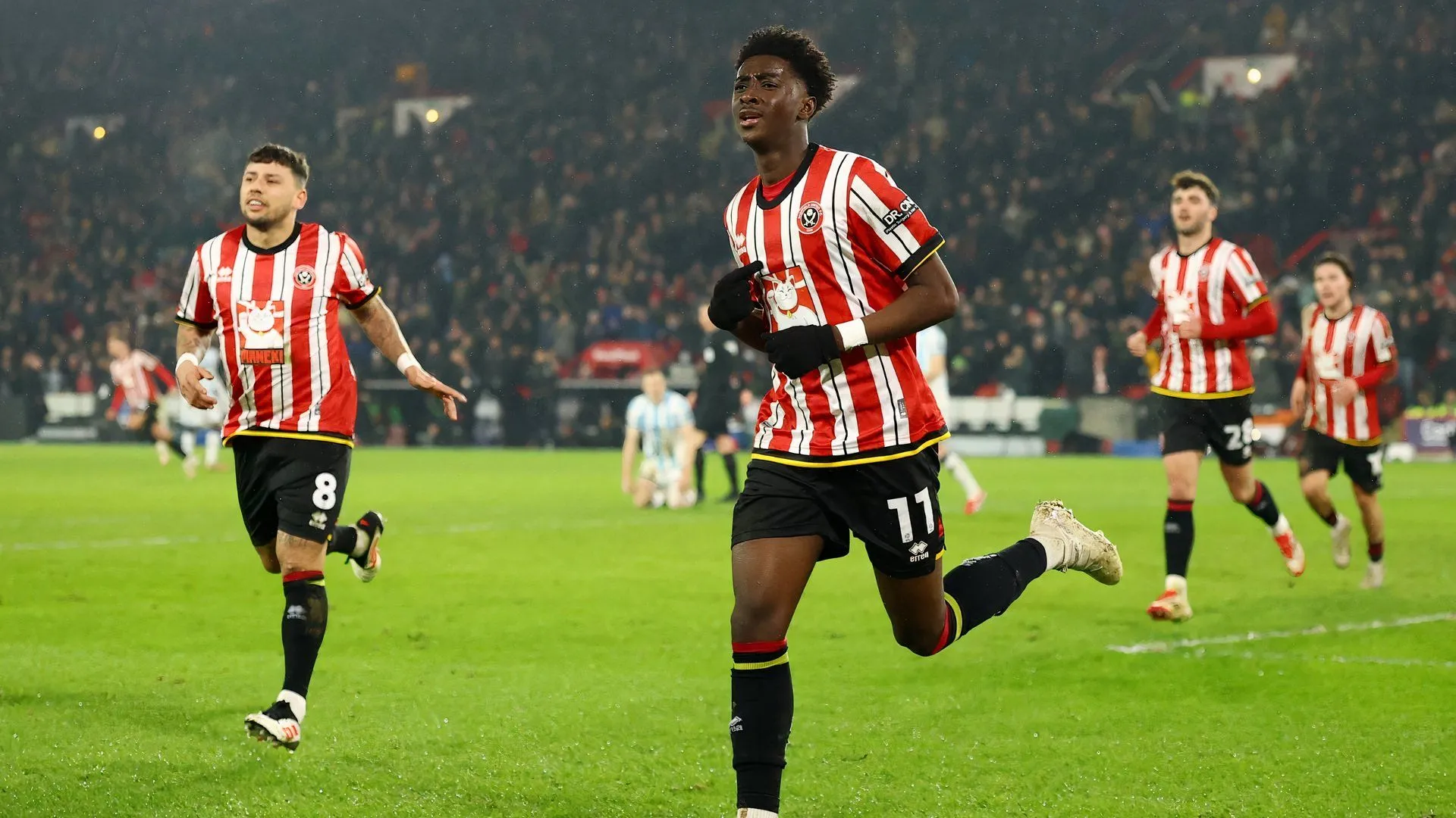 Jesurun Rak-Sakyi ăn mừng bàn thắng trong màu áo Sheffield United, thể hiện phong độ ấn tượng khi thi đấu tại Championship.