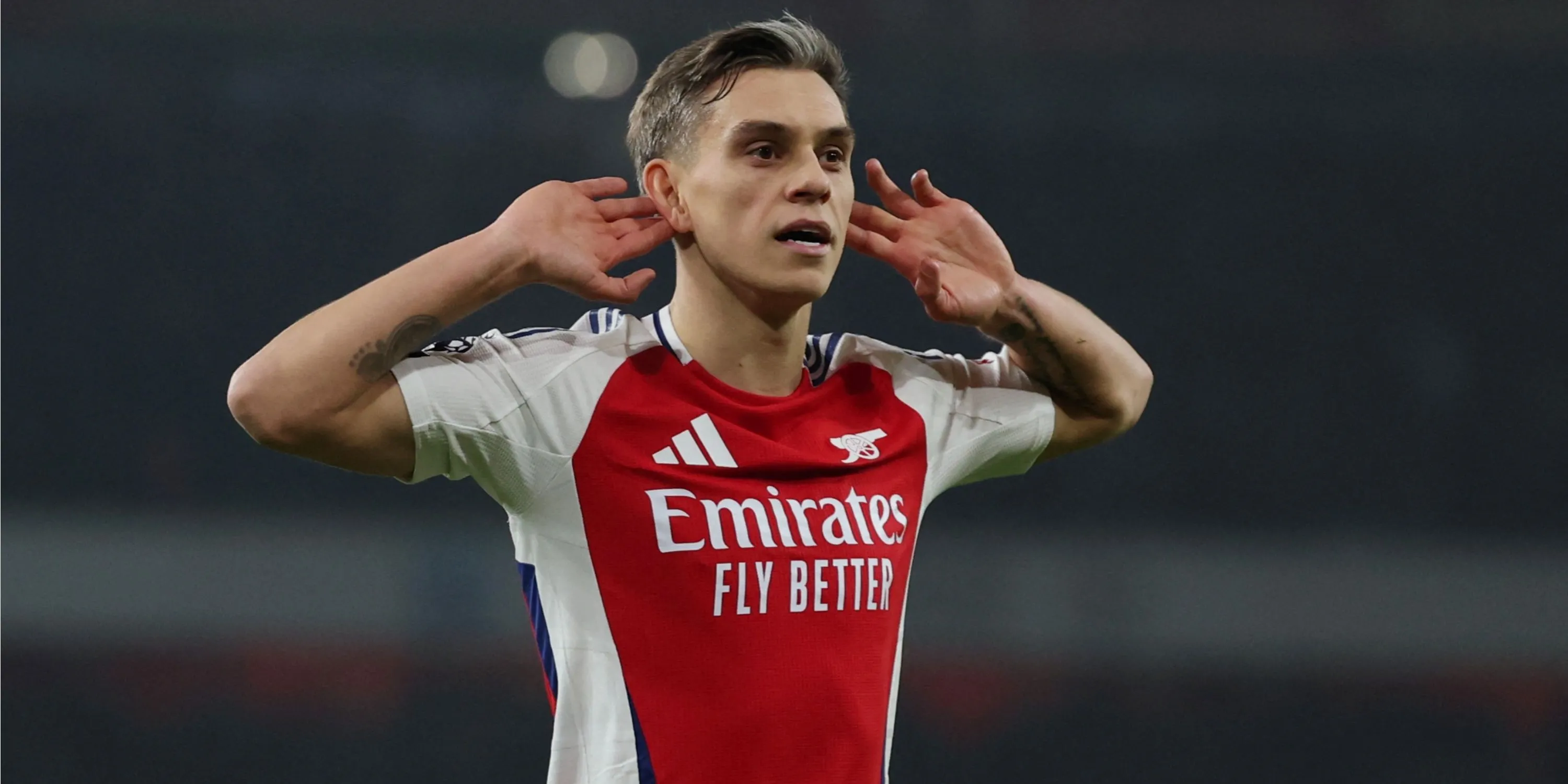 Leandro Trossard ăn mừng bàn thắng, mục tiêu của Crystal Palace trong thương vụ Eze