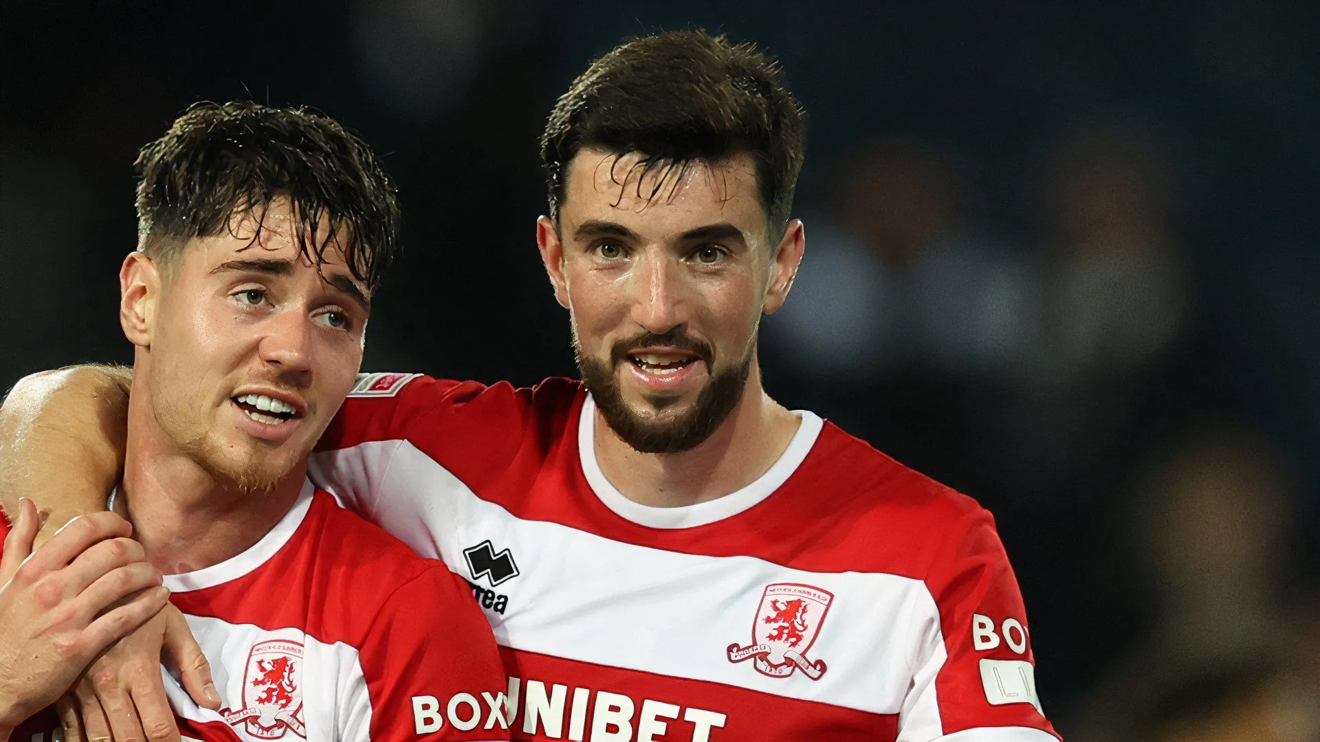 Logo câu lạc bộ Middlesbrough thể hiện áp lực giữ chân các tài năng trẻ