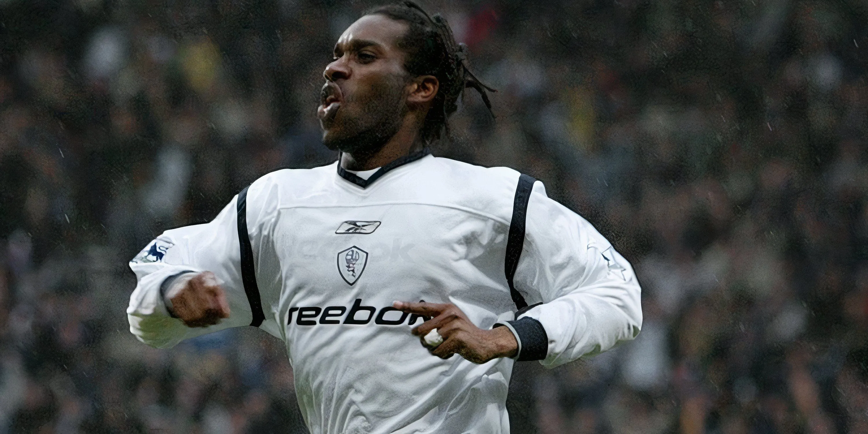 Nghệ sĩ sân cỏ Jay-Jay Okocha của Bolton Wanderers, với những pha xử lý bóng ma thuật.