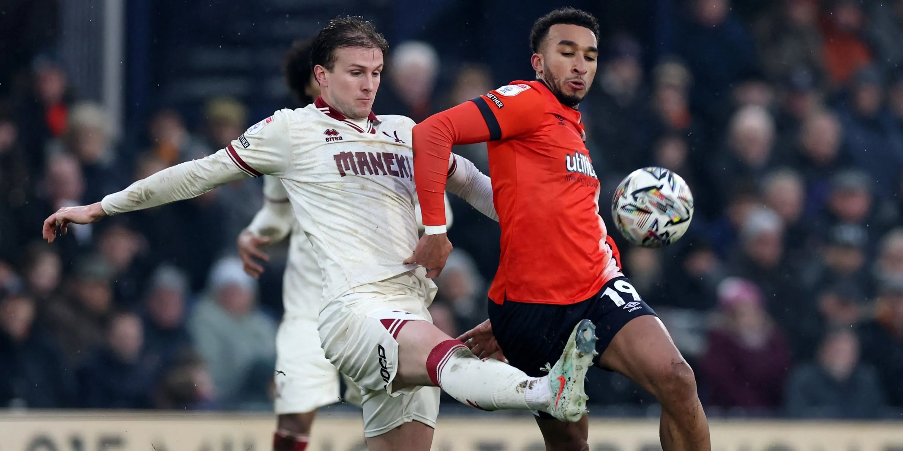 Rob Holding trong màu áo Crystal Palace, trung vệ được Sheffield United quan tâm