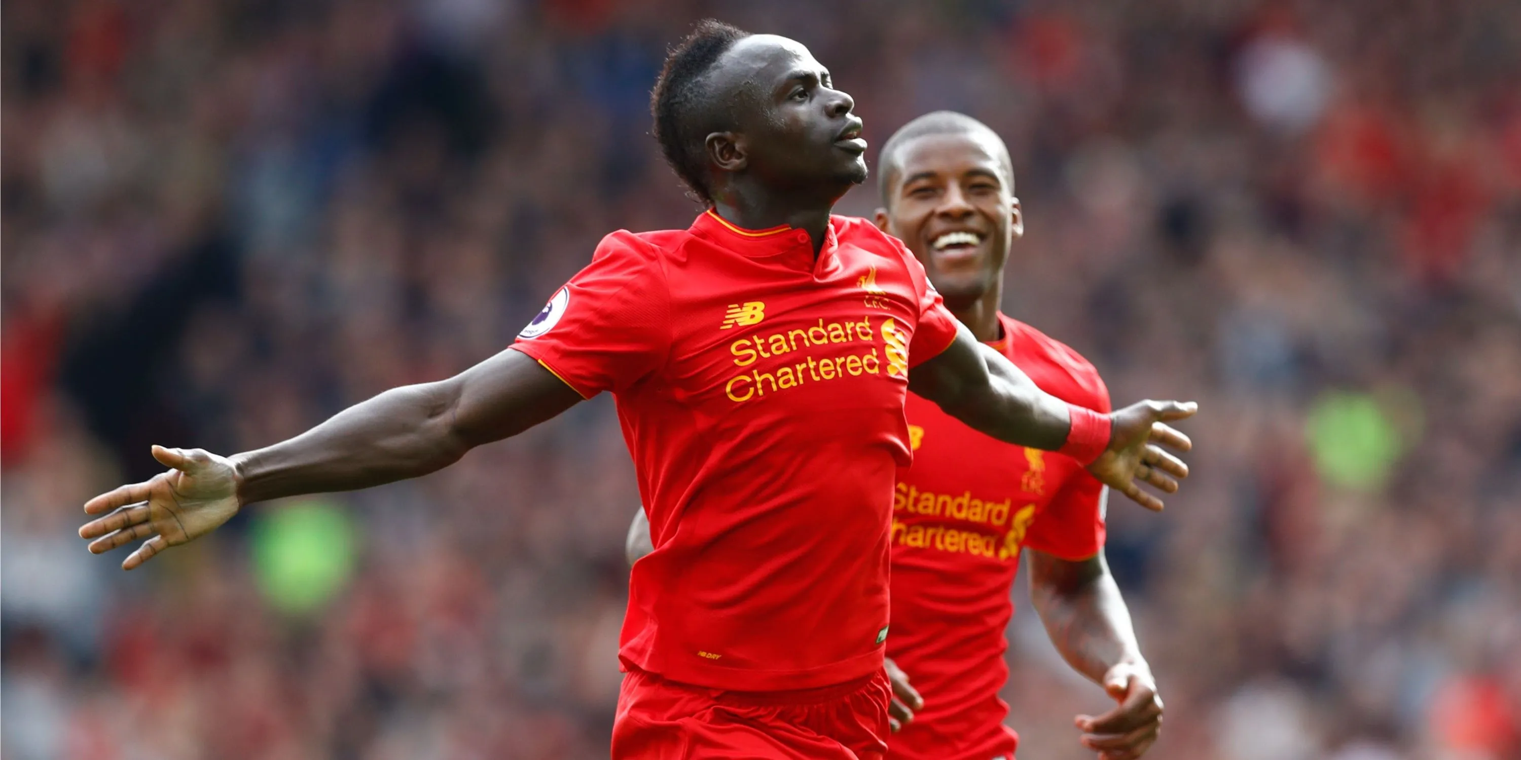 Sadio Mane và Georginio Wijnaldum ăn mừng bàn thắng cho Liverpool tại Premier League