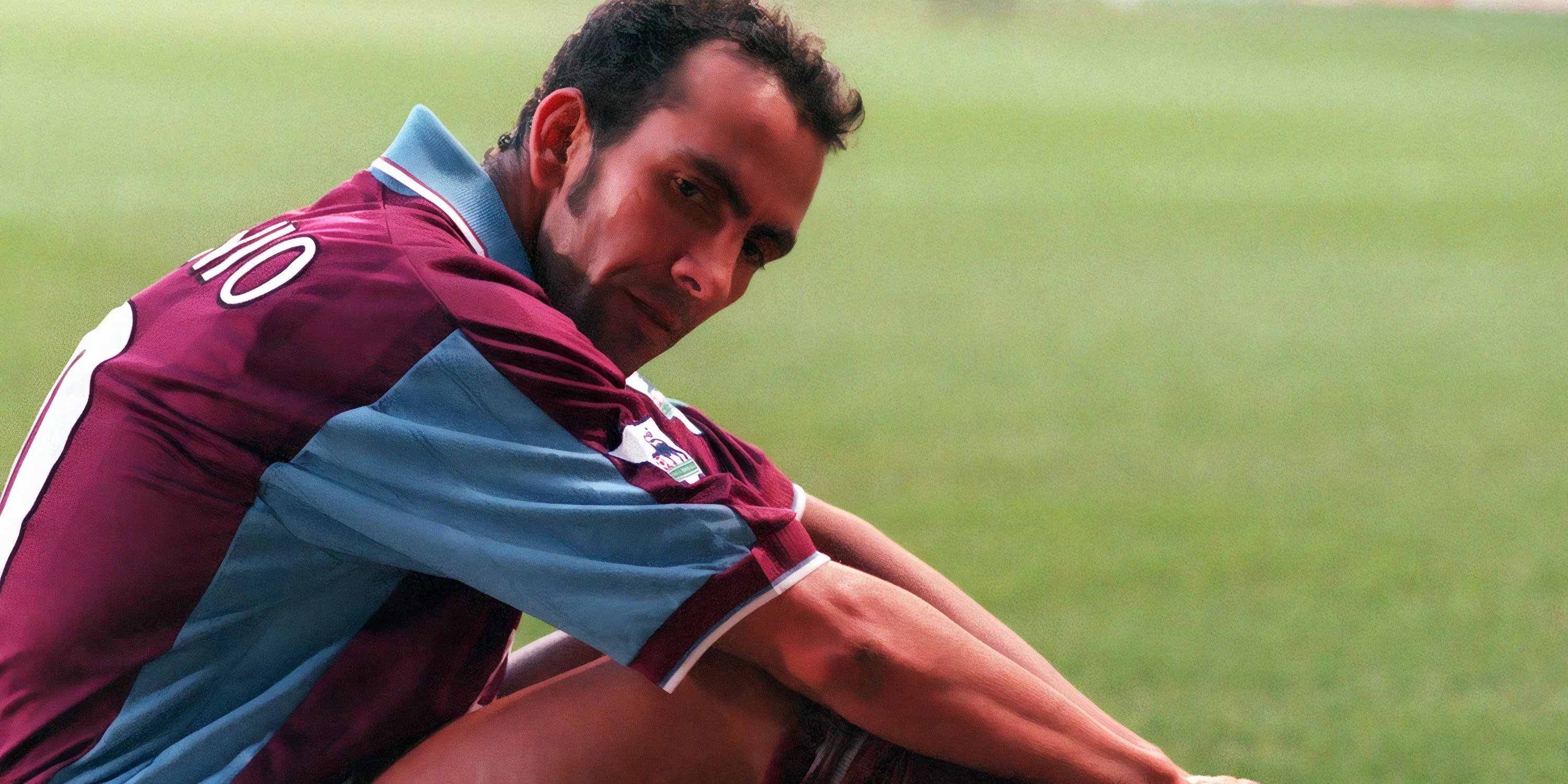 Tiền đạo cá tính Paolo Di Canio của West Ham, với những bàn thắng kinh điển.