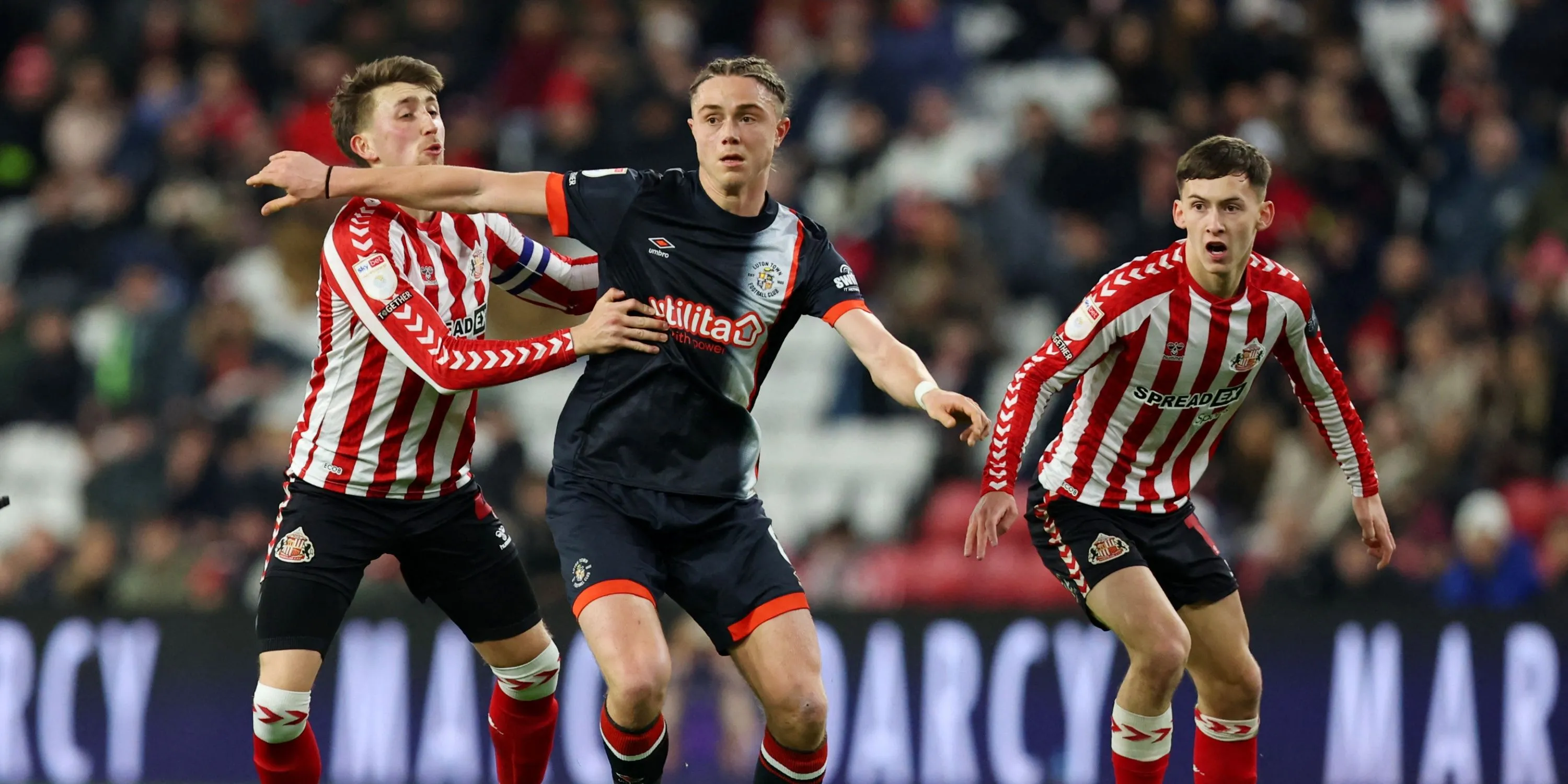 Tiền vệ tấn công Thelo Aasgaard trong màu áo Luton Town trước khi chuyển đến Rangers