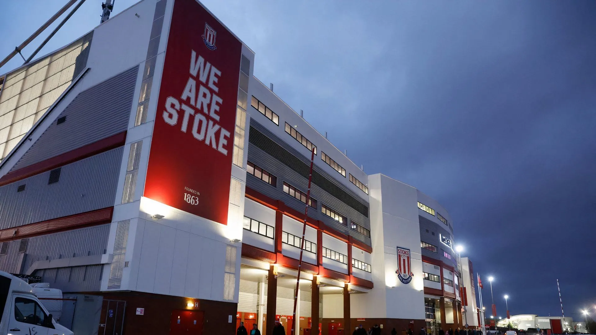 Toàn cảnh sân vận động bet365 của Stoke City, nổi bật với kiến trúc hiện đại