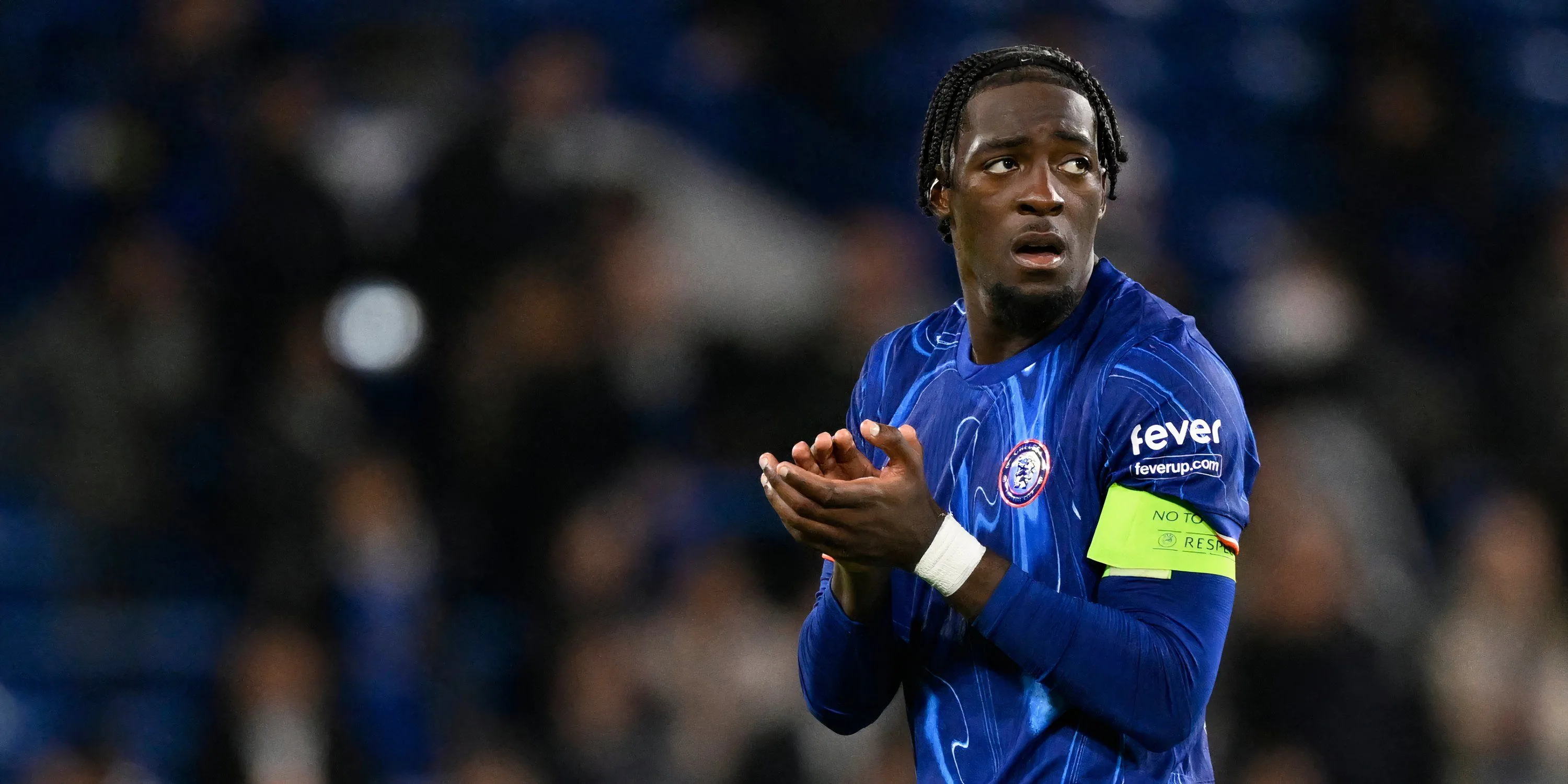 Trung vệ Axel Disasi đối đầu Newcastle United khi còn thi đấu cho Chelsea tại EFL Cup
