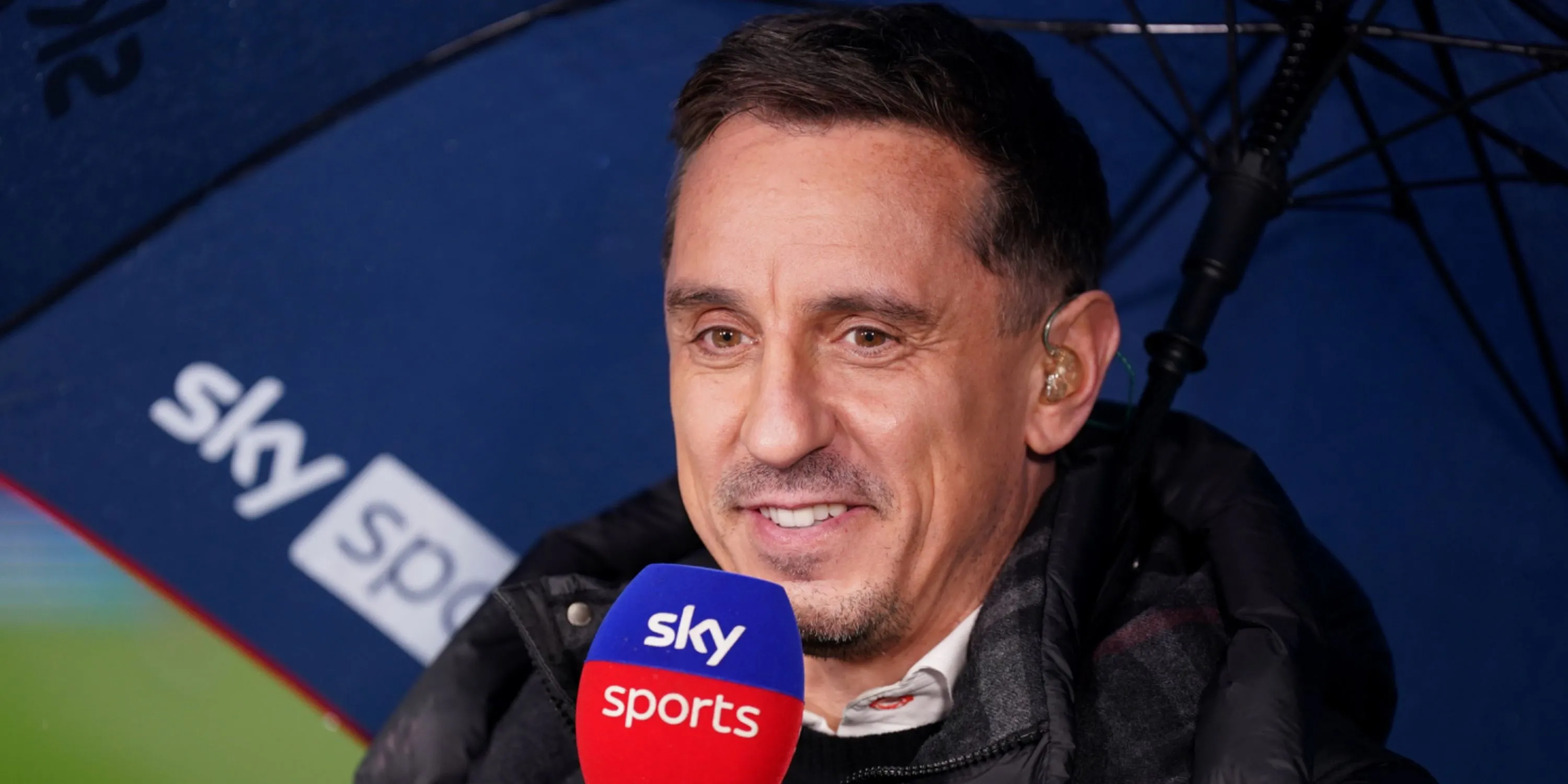 Gary Neville bình luận viên gây tranh cãi sau trận Arsenal thắng Leeds