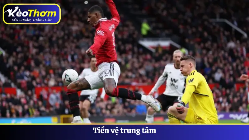 Tiền Vệ Trong Bóng Đá Tìm Hiểu Vai Trò Và Nhiệm Vụ 3 Tiền vệ trung tâm