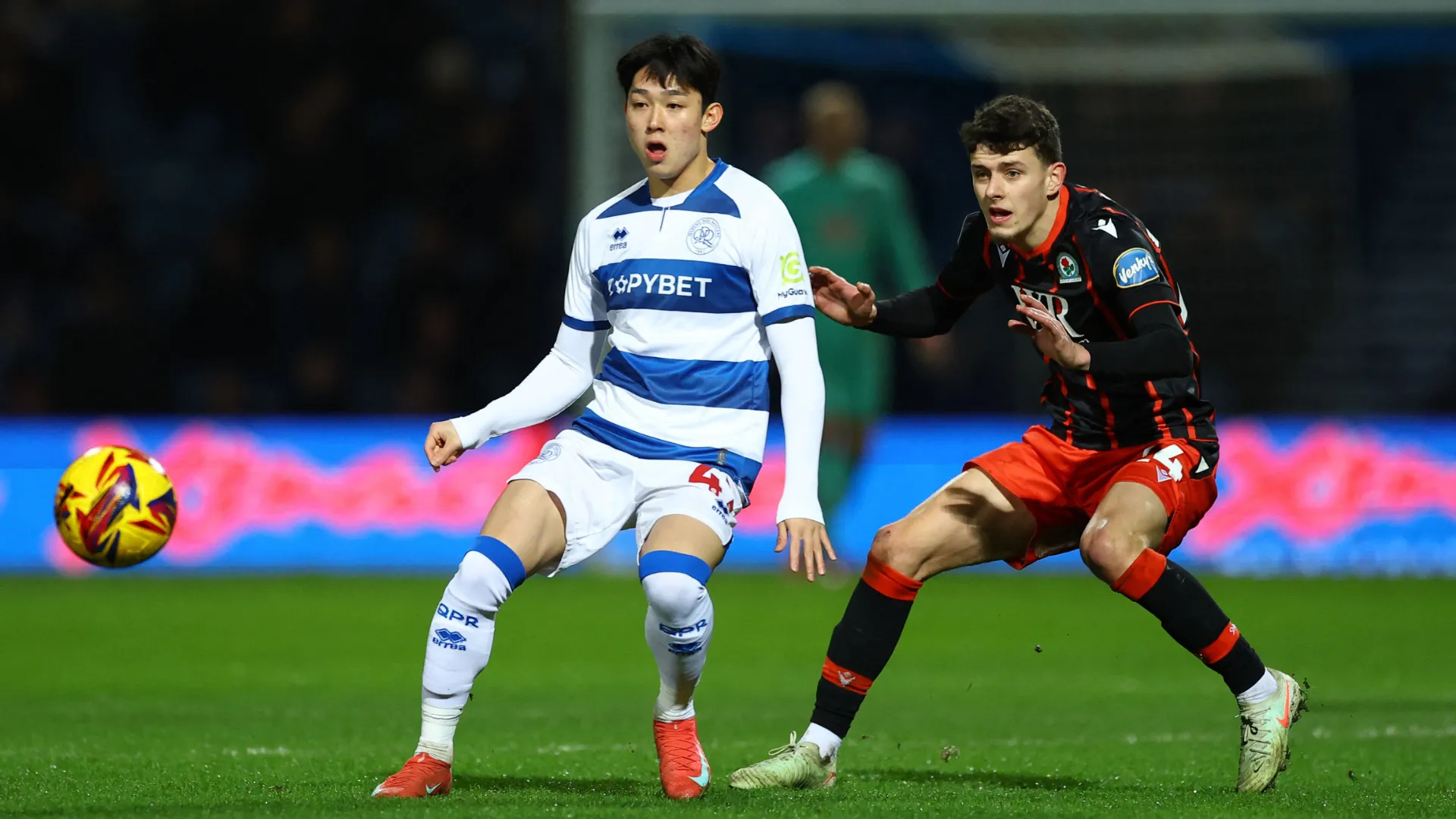 Yang Min-hyeok trong màu áo QPR thi đấu tại Championship