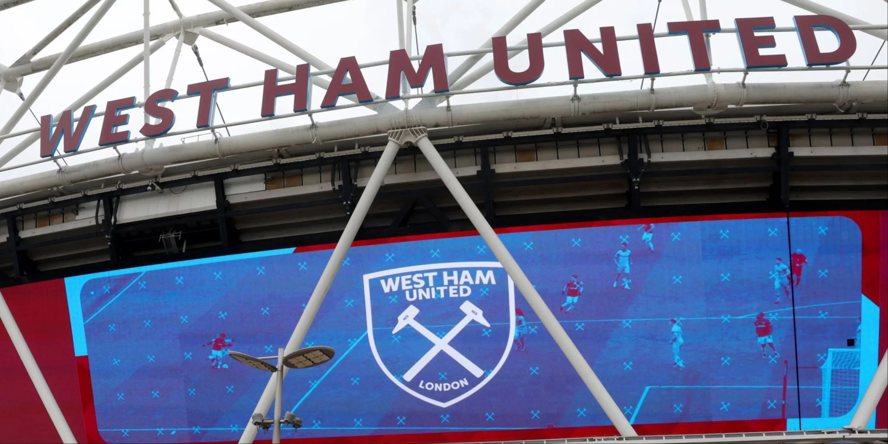 Sân vận động London với kiến trúc hình bát tròn của West Ham United