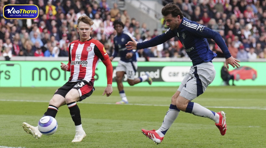 Sơ đồ chiến thuật pressing tầm cao của Brentford khiến hàng thủ Man Utd mắc sai lầm nghiêm trọng.