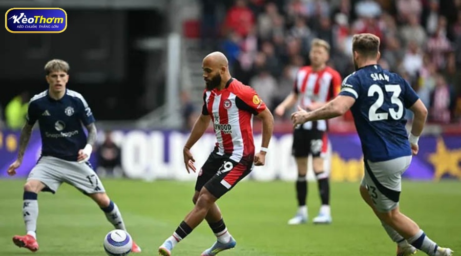 Đồ họa so sánh phong độ thực tế giữa Brentford vs Man Utd trước thềm trận đấu vòng 34 Ngoại hạng Anh 2026.