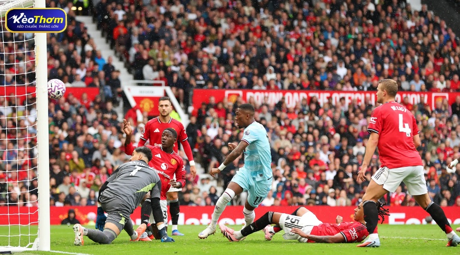 Man Utd vs Burnley: Toàn cảnh thống kê và thành tích đối đầu 4 Khoảnh khắc các cầu thủ Burnley ăn mừng bàn gỡ hòa kịch tính trước sự ngỡ ngàng của hàng thủ Man Utd.