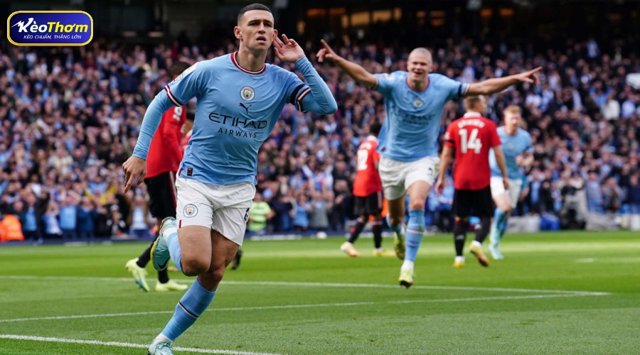 Biểu đồ thống kê số lượng lỗi và thẻ phạt qua các mùa giải Derby Manchester.